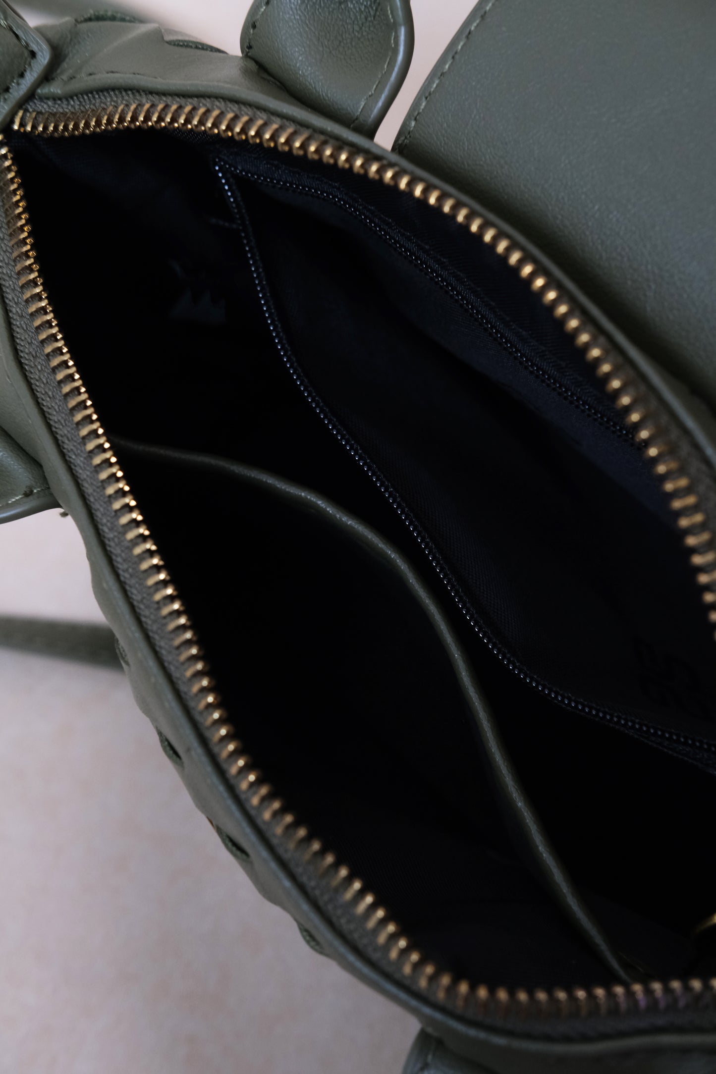 Artisan Véra Mini Carry Bag - Olive Green