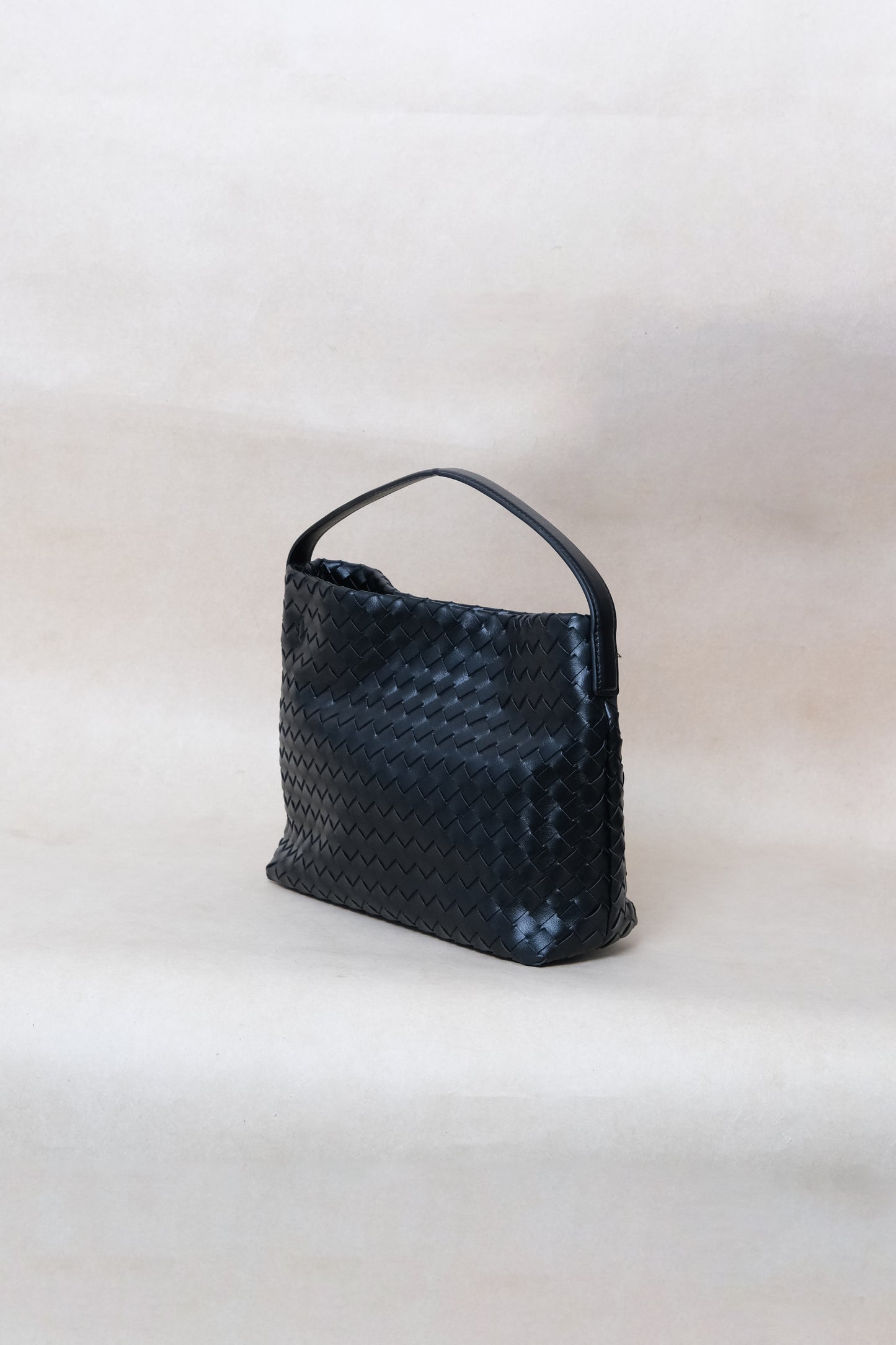 Artisan Veloura Tote Bag - Classic Black