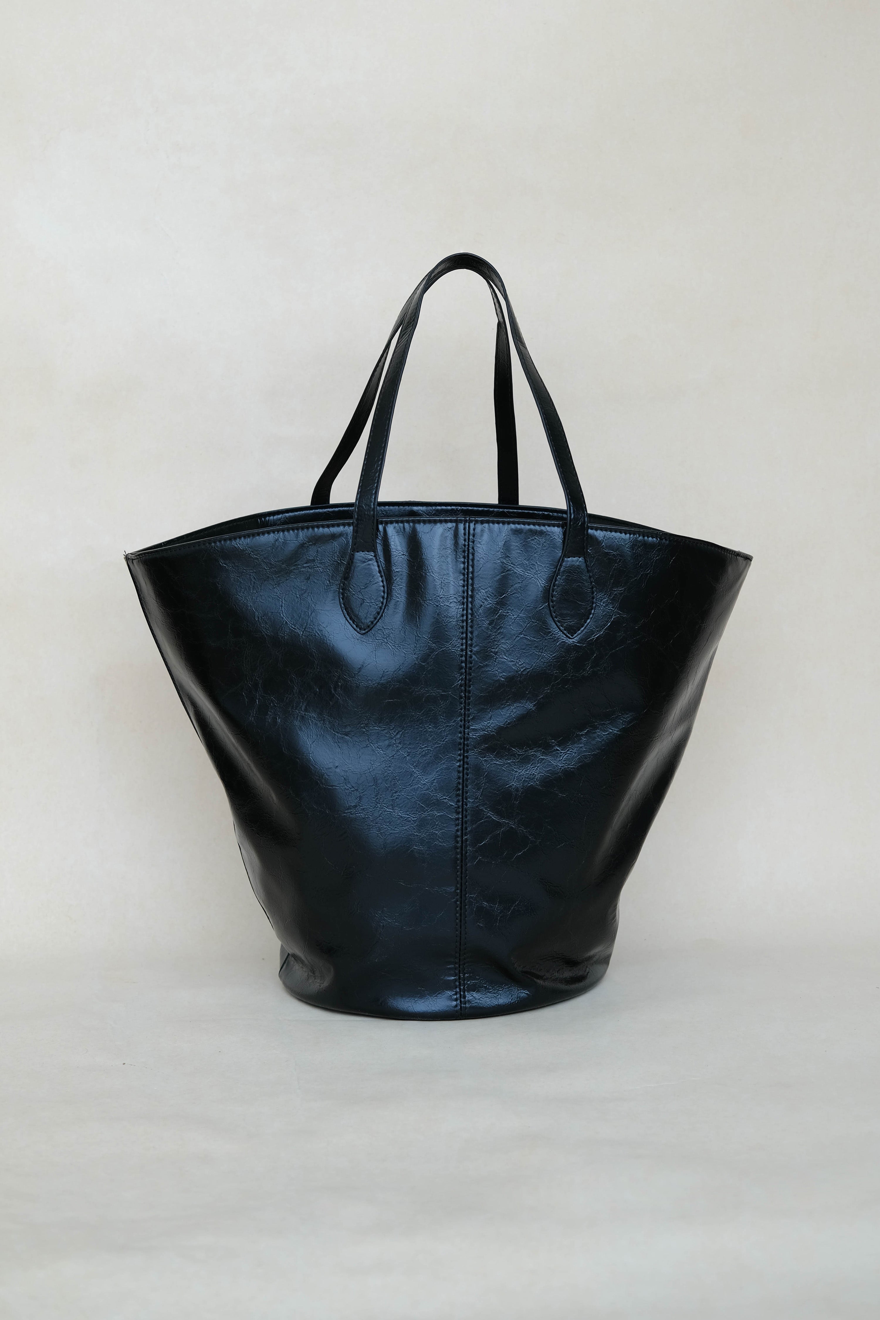 Classic black shoulder outlet bag