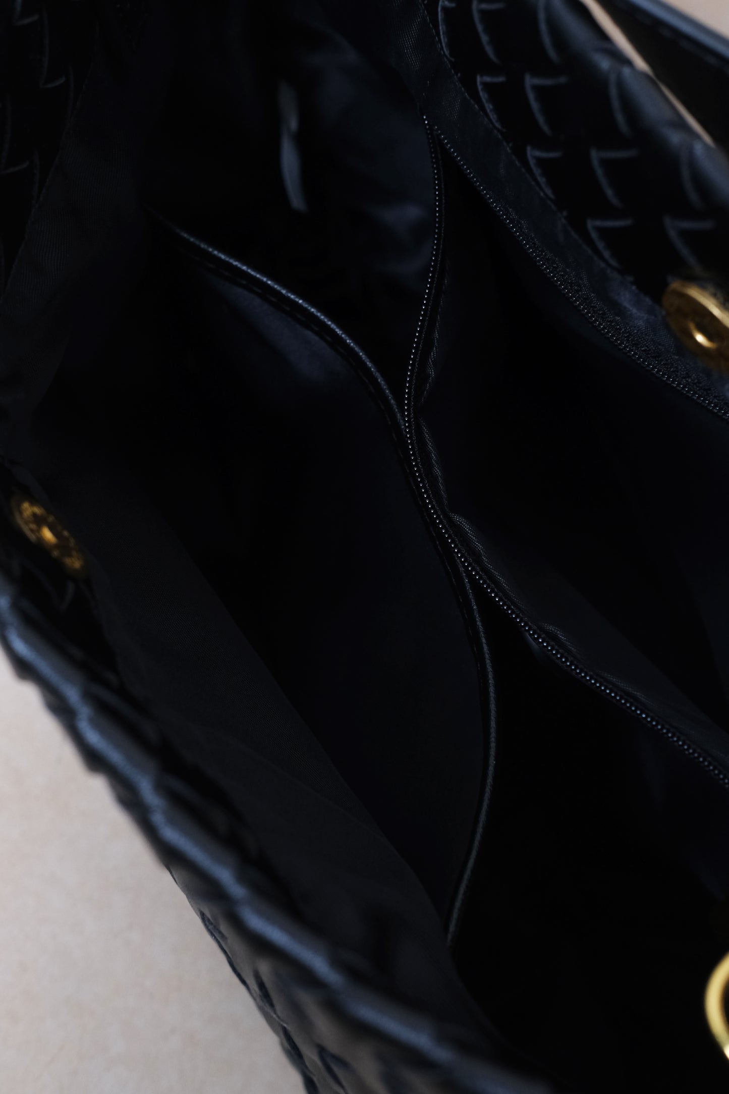Artisan Veloura Tote Bag - Classic Black