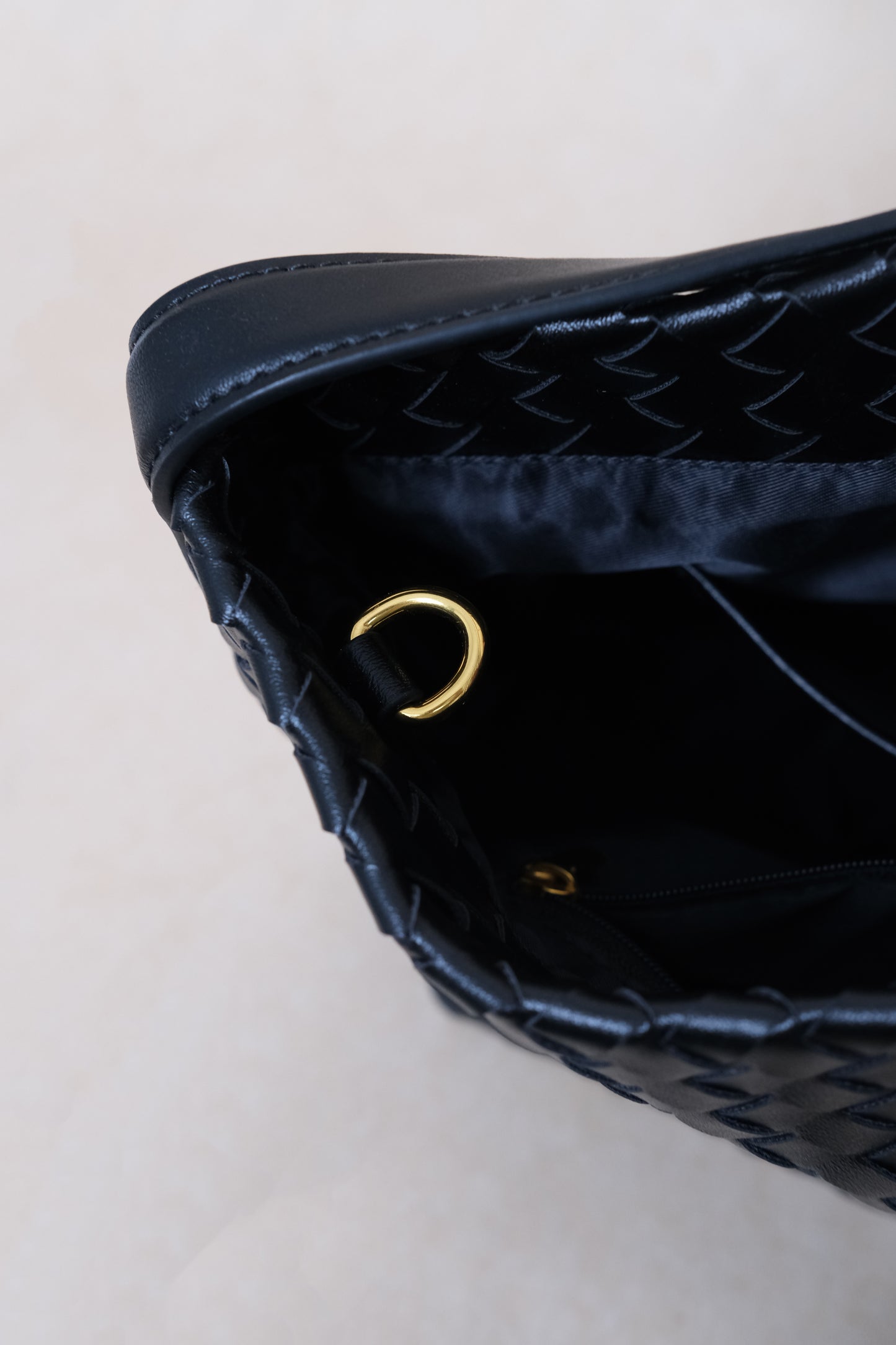 Artisan Veloura Tote Bag - Classic Black