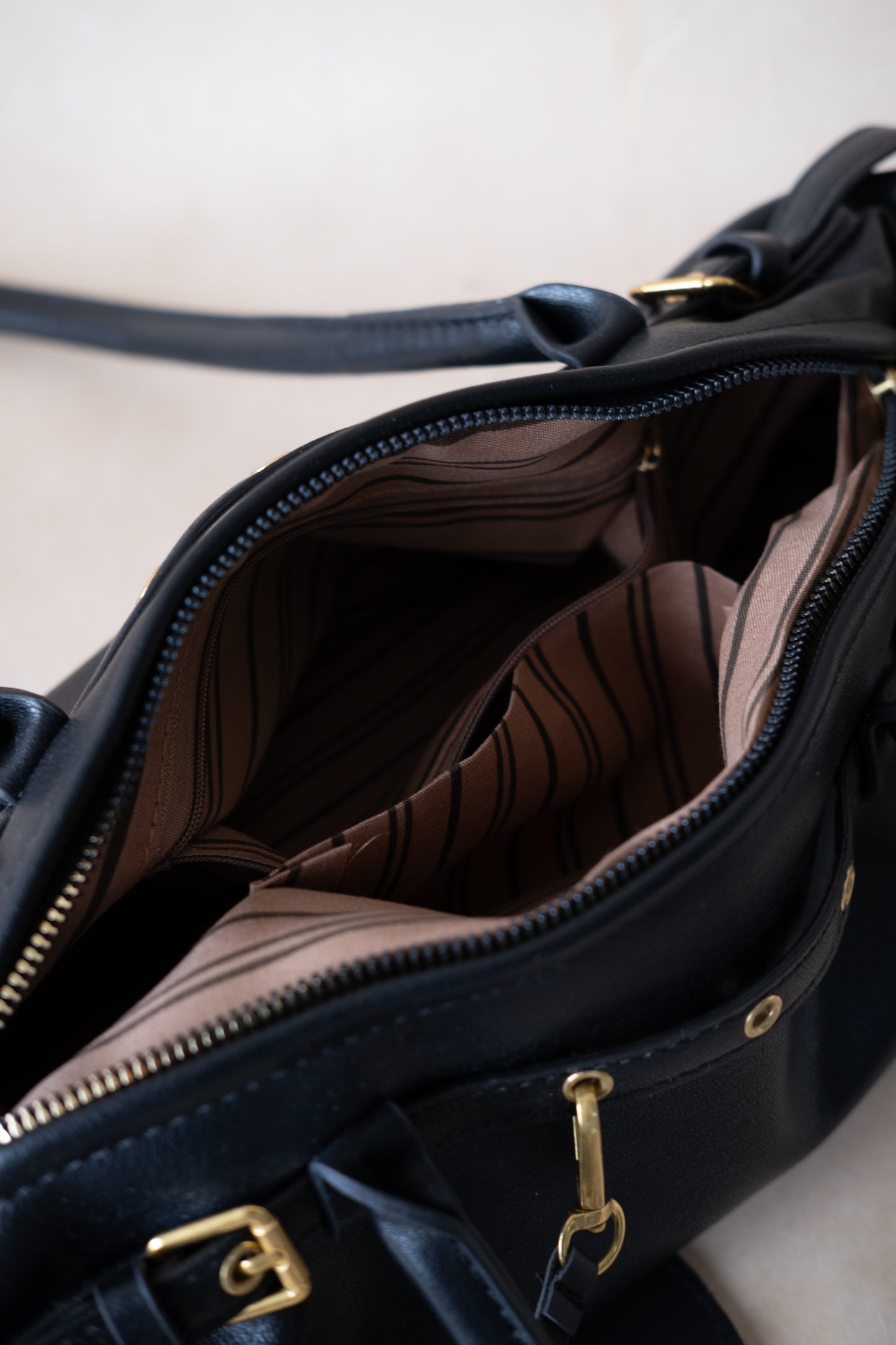 Aurora Classic Dome Bag - Classic Black