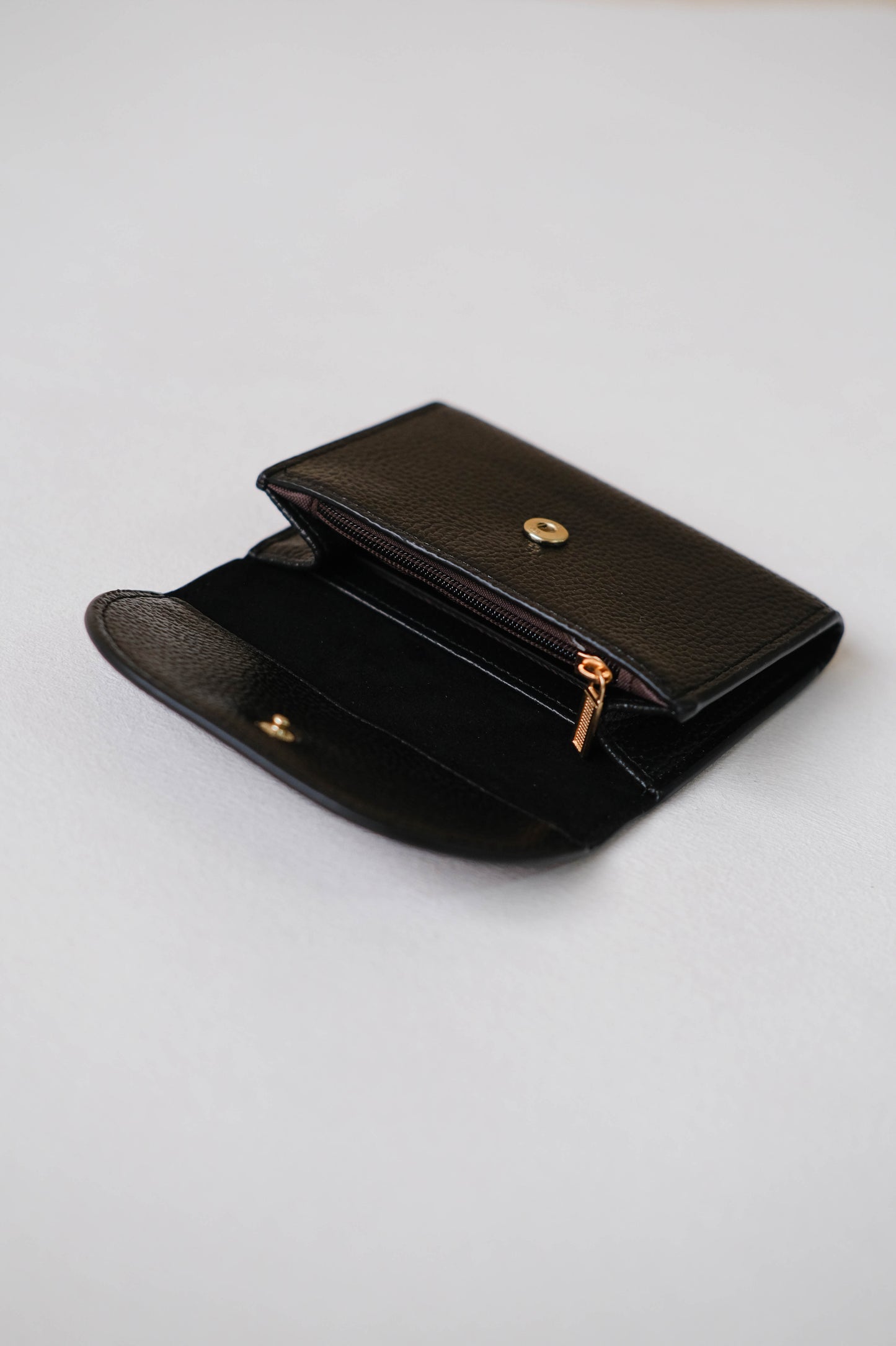 Oil Wax Lychee Textured Wallet In Classic Black