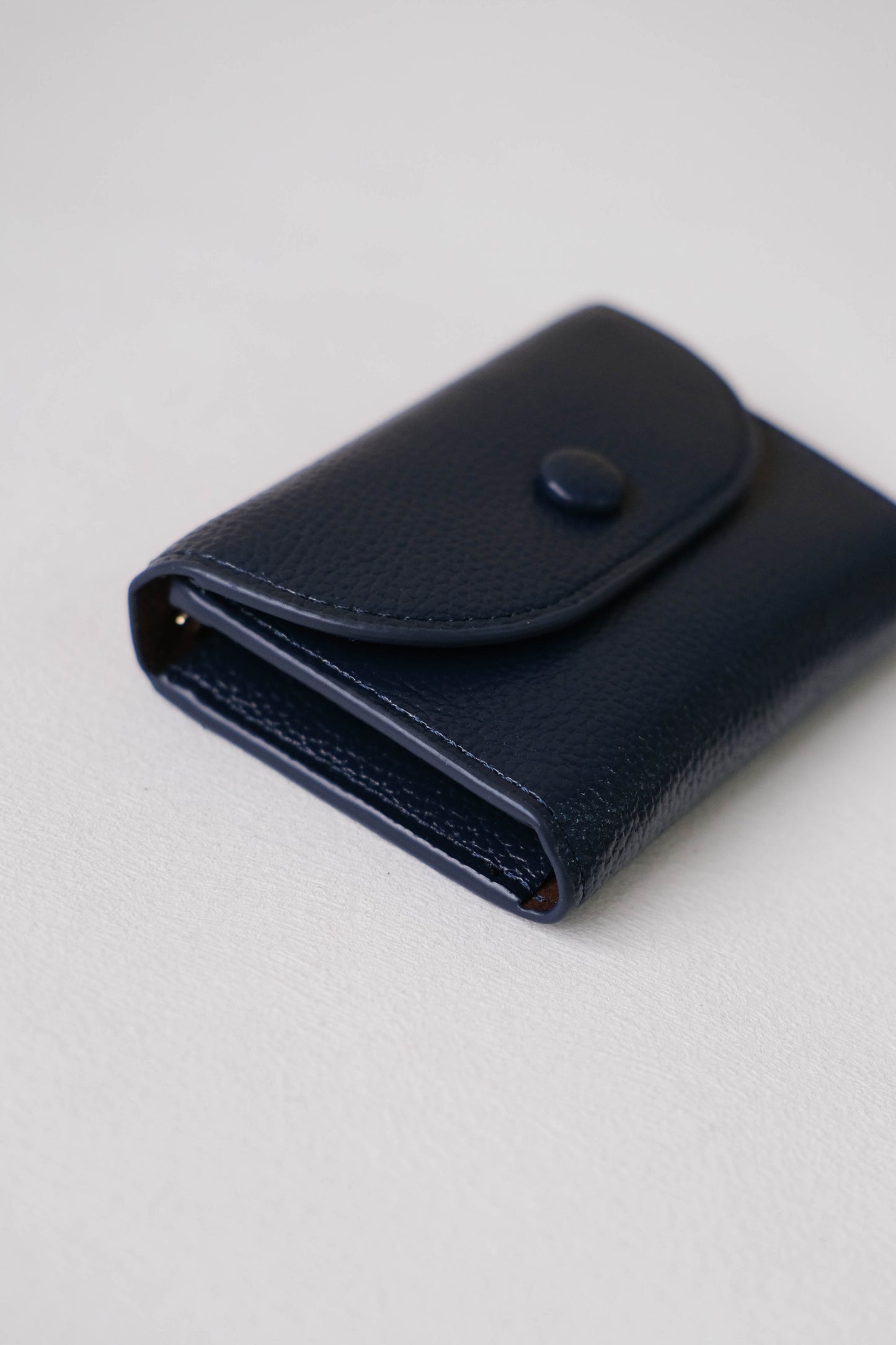 Oil Wax Lychee Textured Wallet In Dark Blue