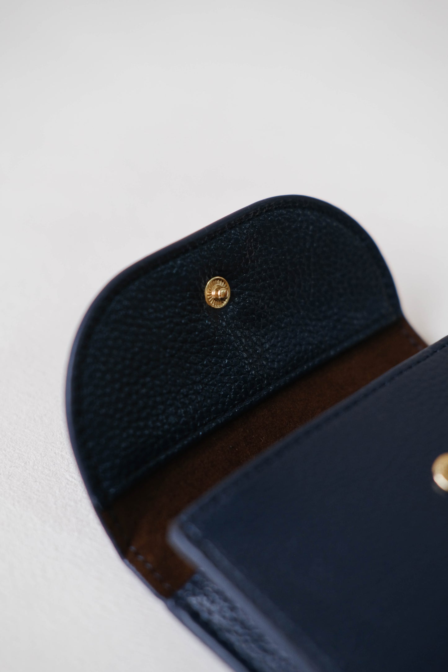 Oil Wax Lychee Textured Wallet In Dark Blue