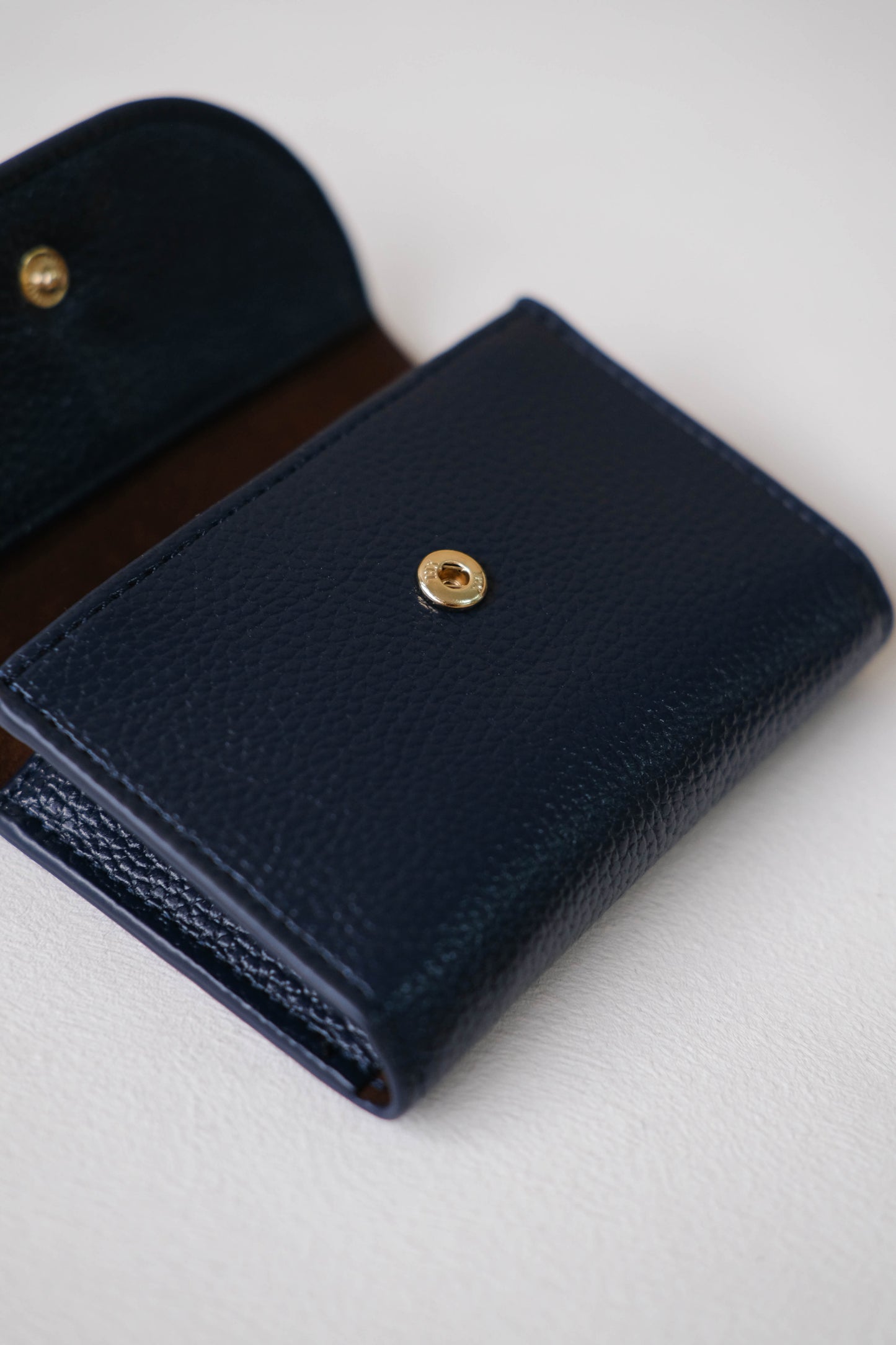 Oil Wax Lychee Textured Wallet In Dark Blue