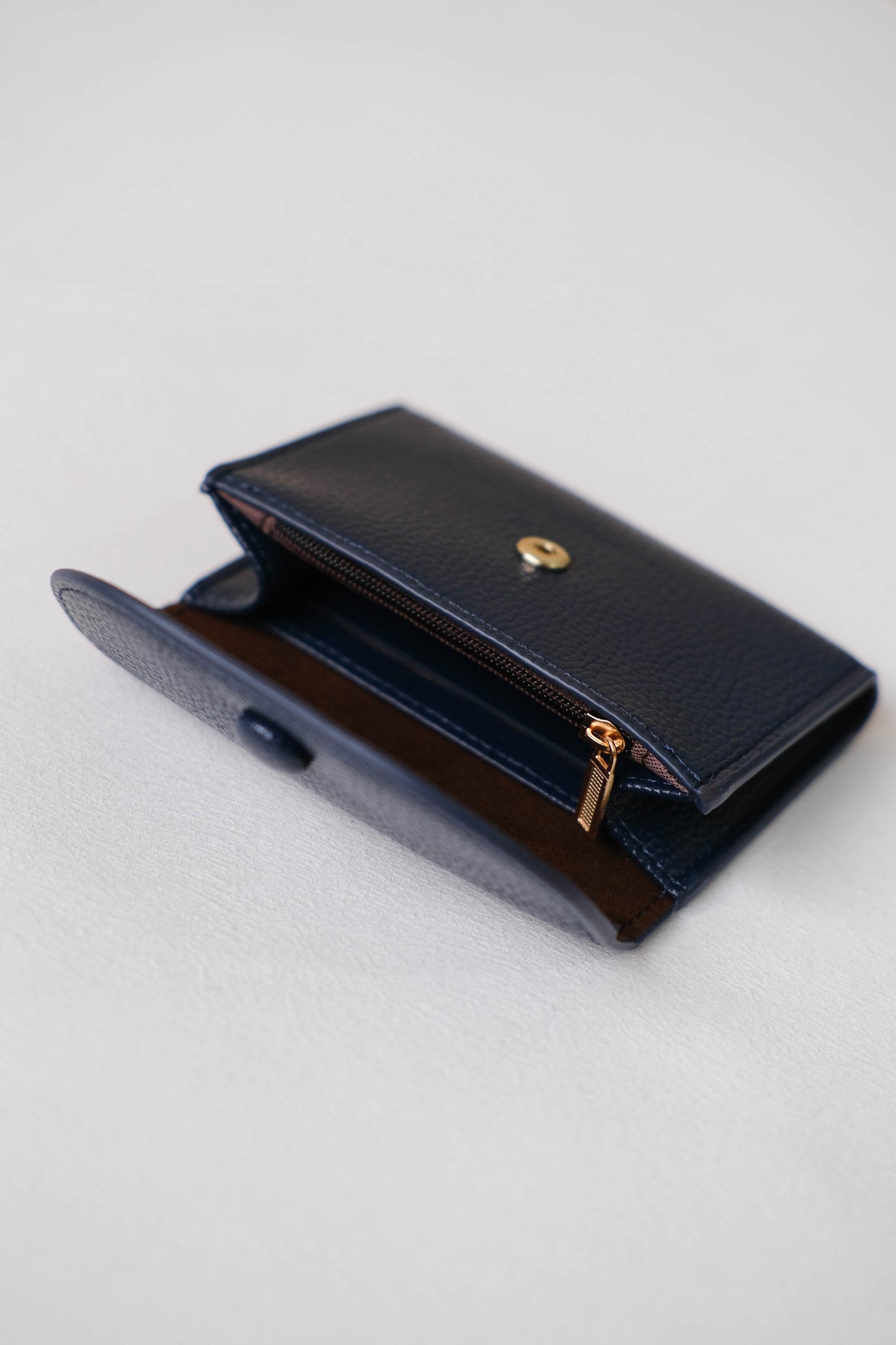 Oil Wax Lychee Textured Wallet In Dark Blue