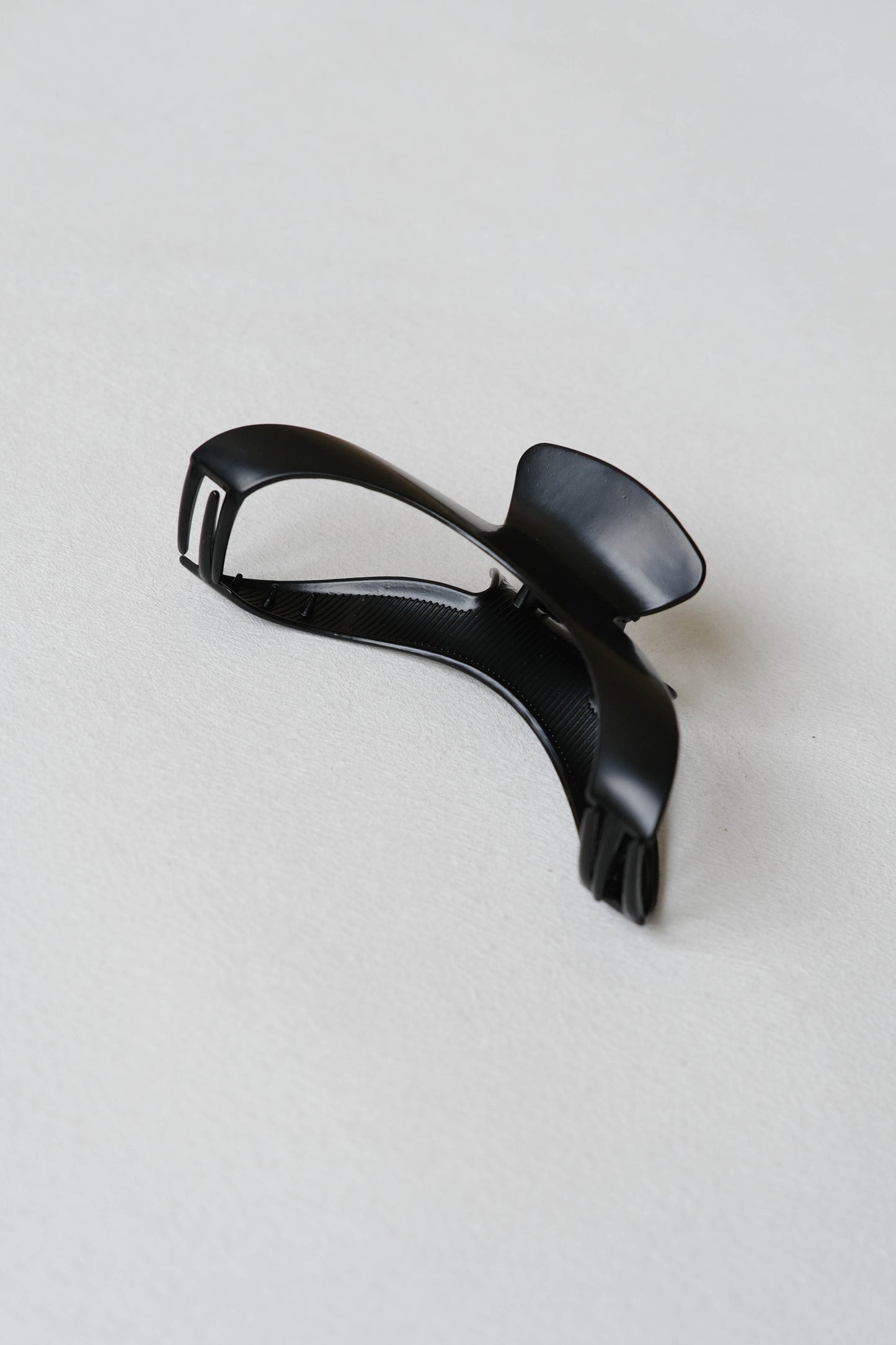 Curved Gripper In Matte Black