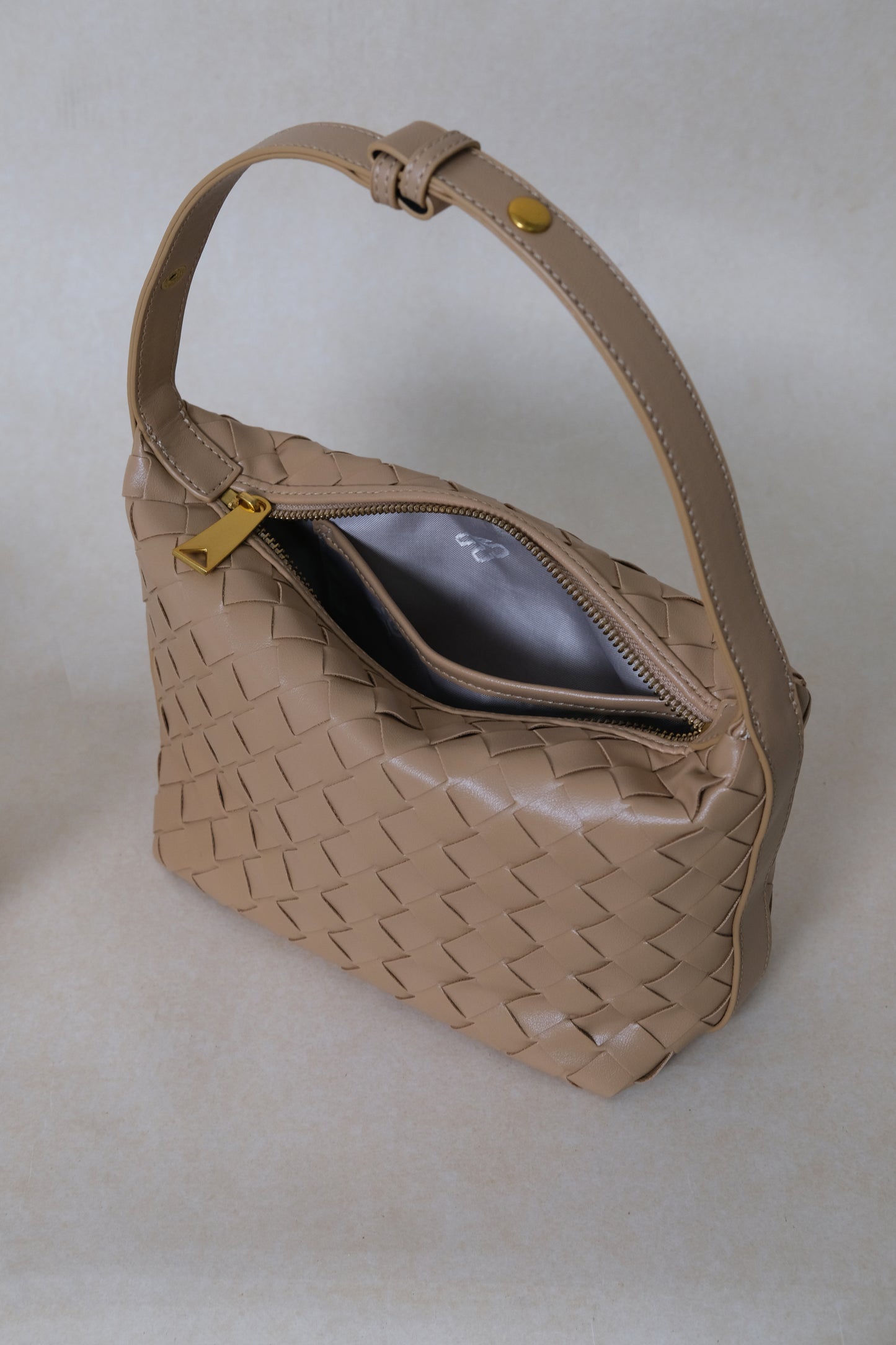 The Artisan Bag - Almond