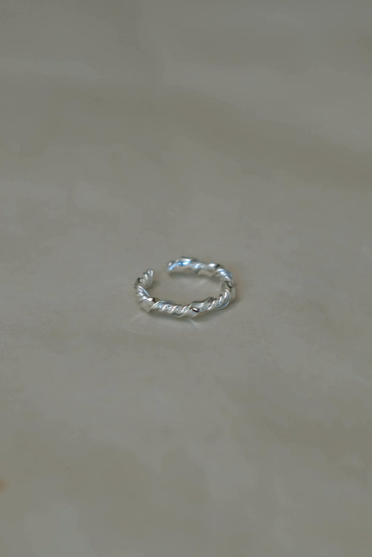 Knotted ring in Sterling Silver