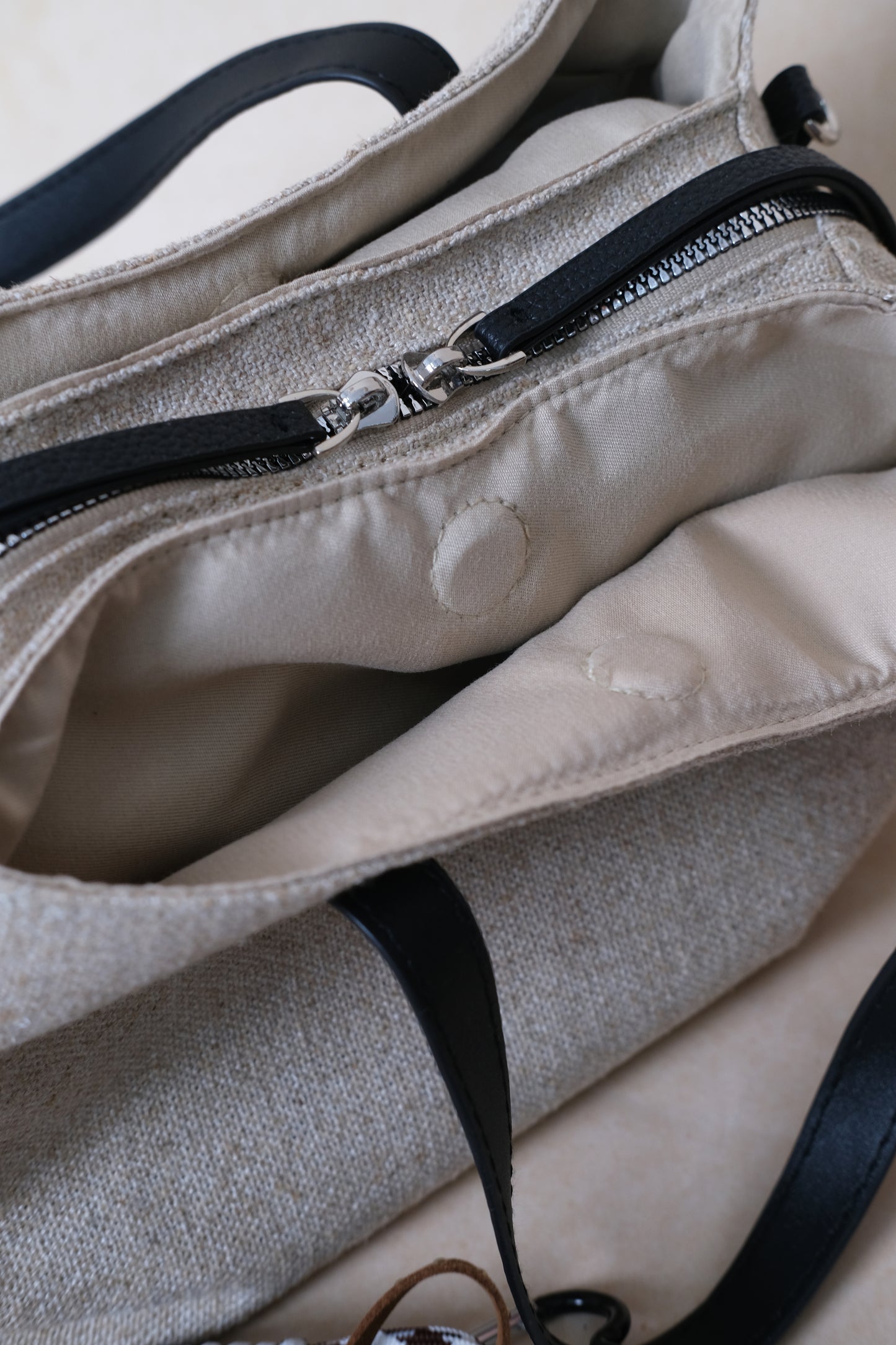 Aura minimalist Satchel