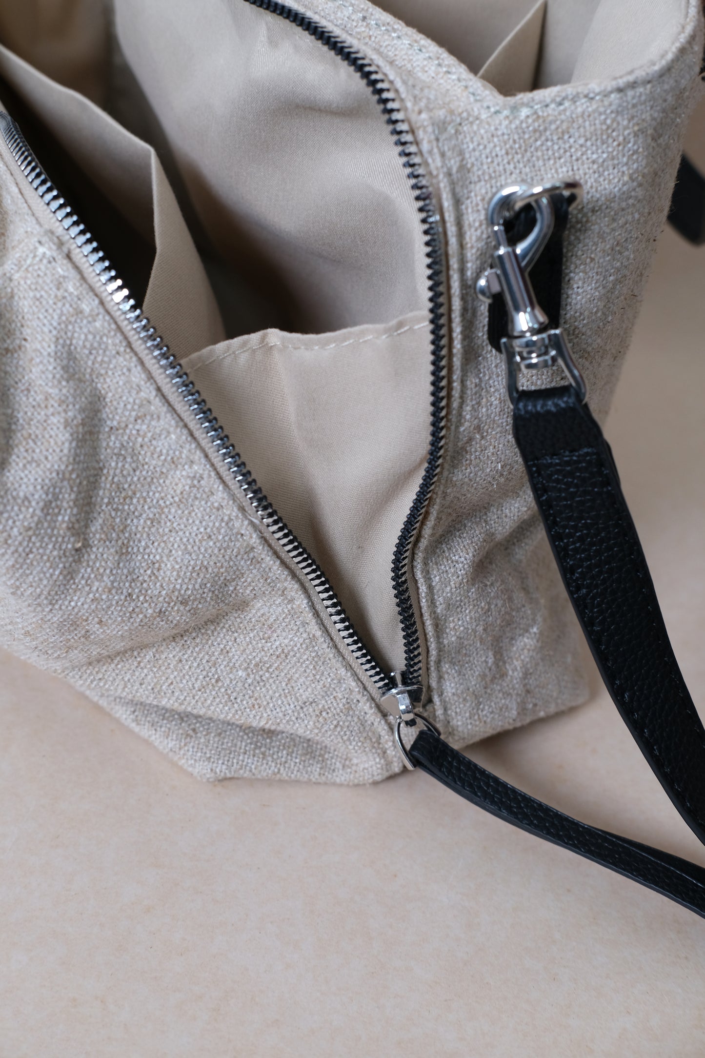 Aura minimalist Satchel