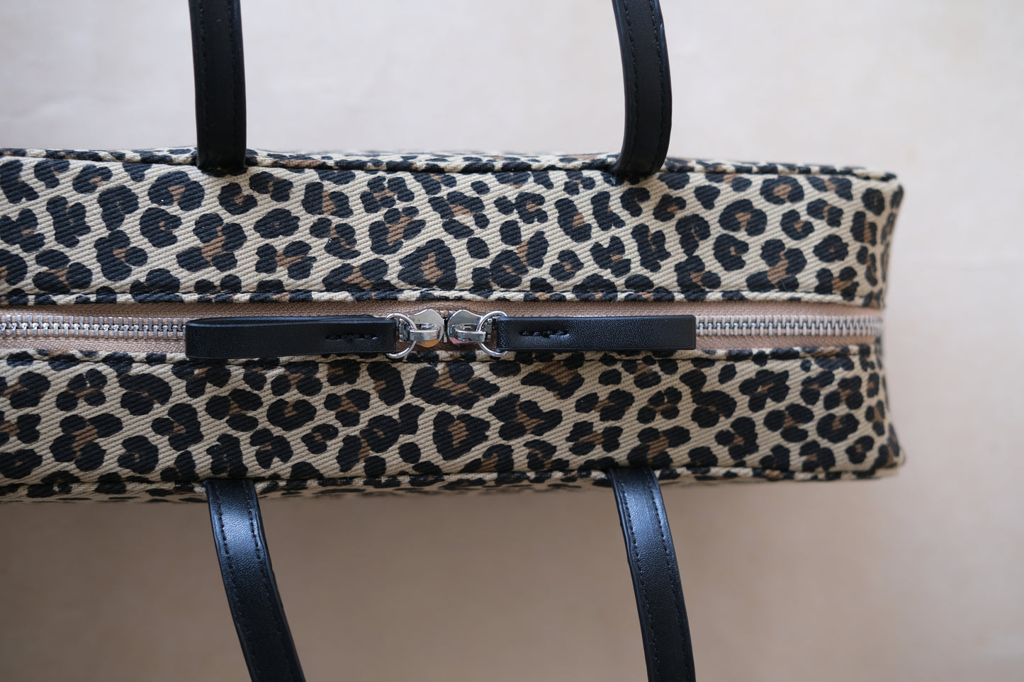 Éclat Everyday Shoulder Bag - Apricot Leopard