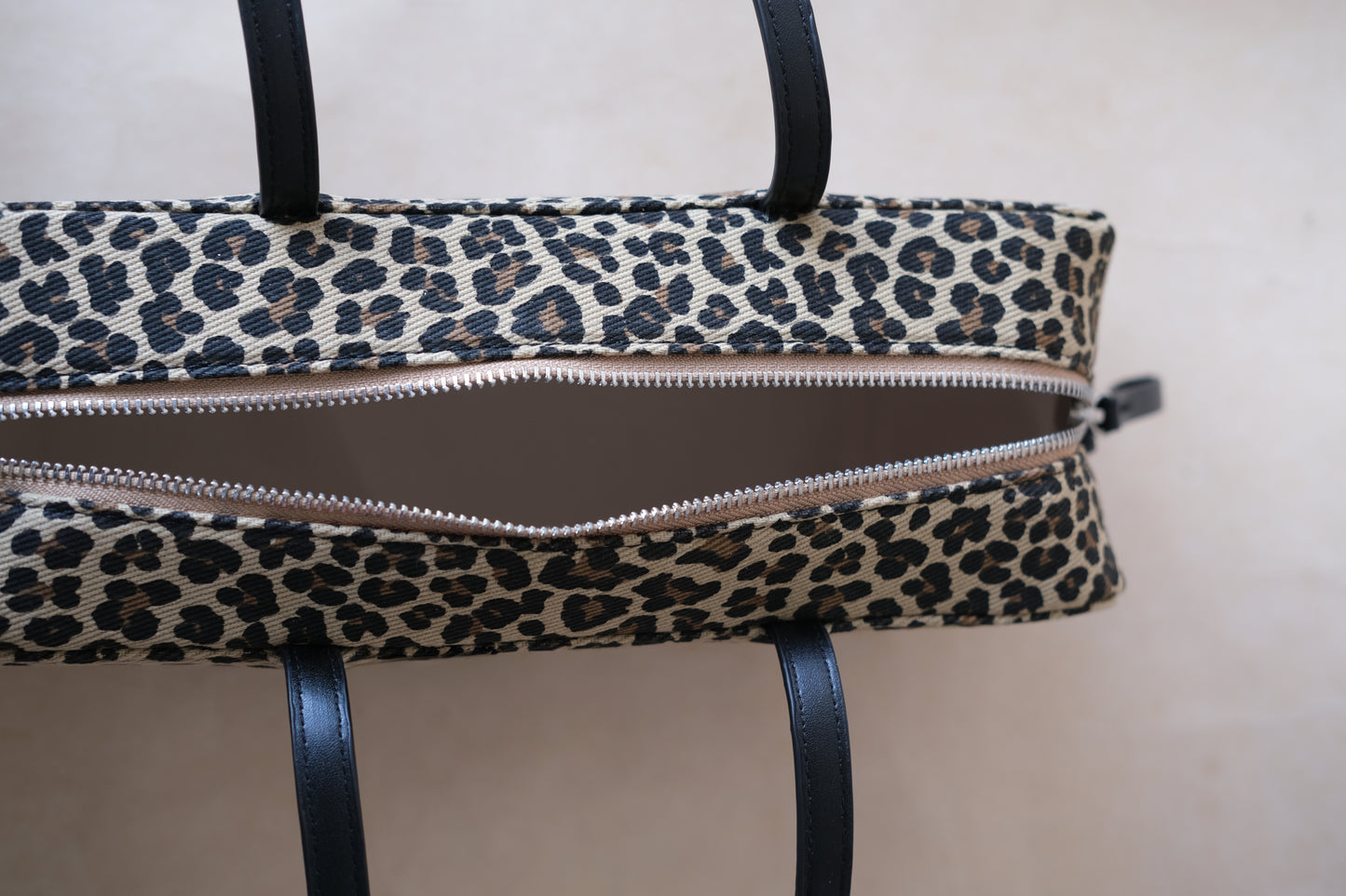 Éclat Everyday Shoulder Bag - Apricot Leopard