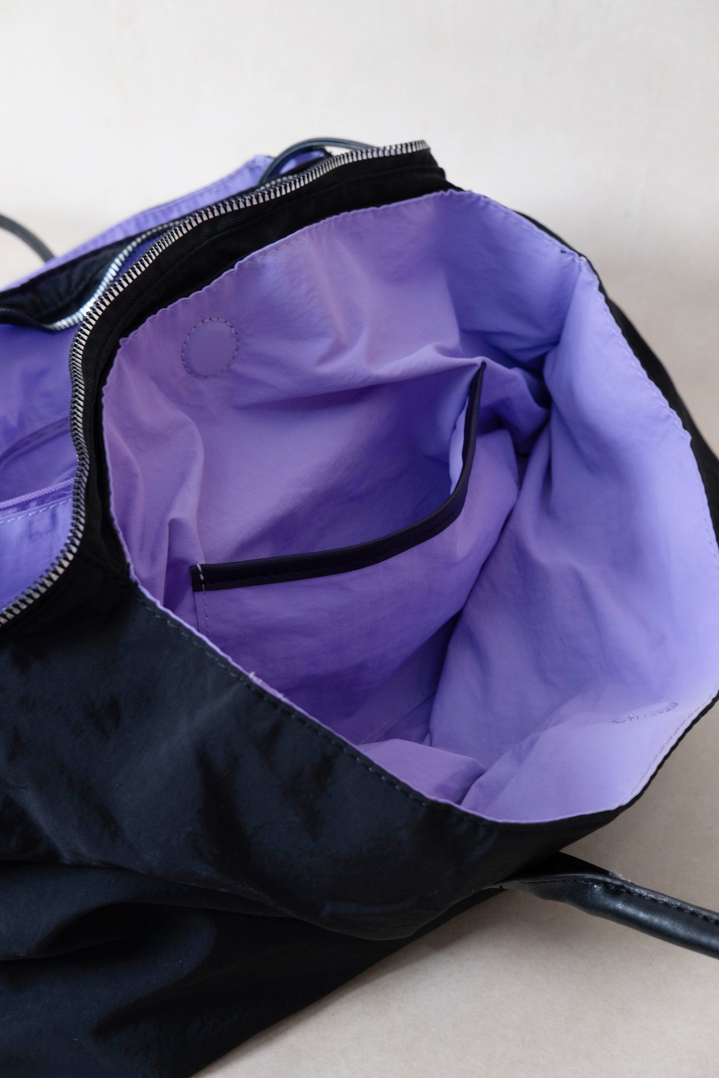 Classic Flow Vegan Leather Tote - Black Purple （With Charm）