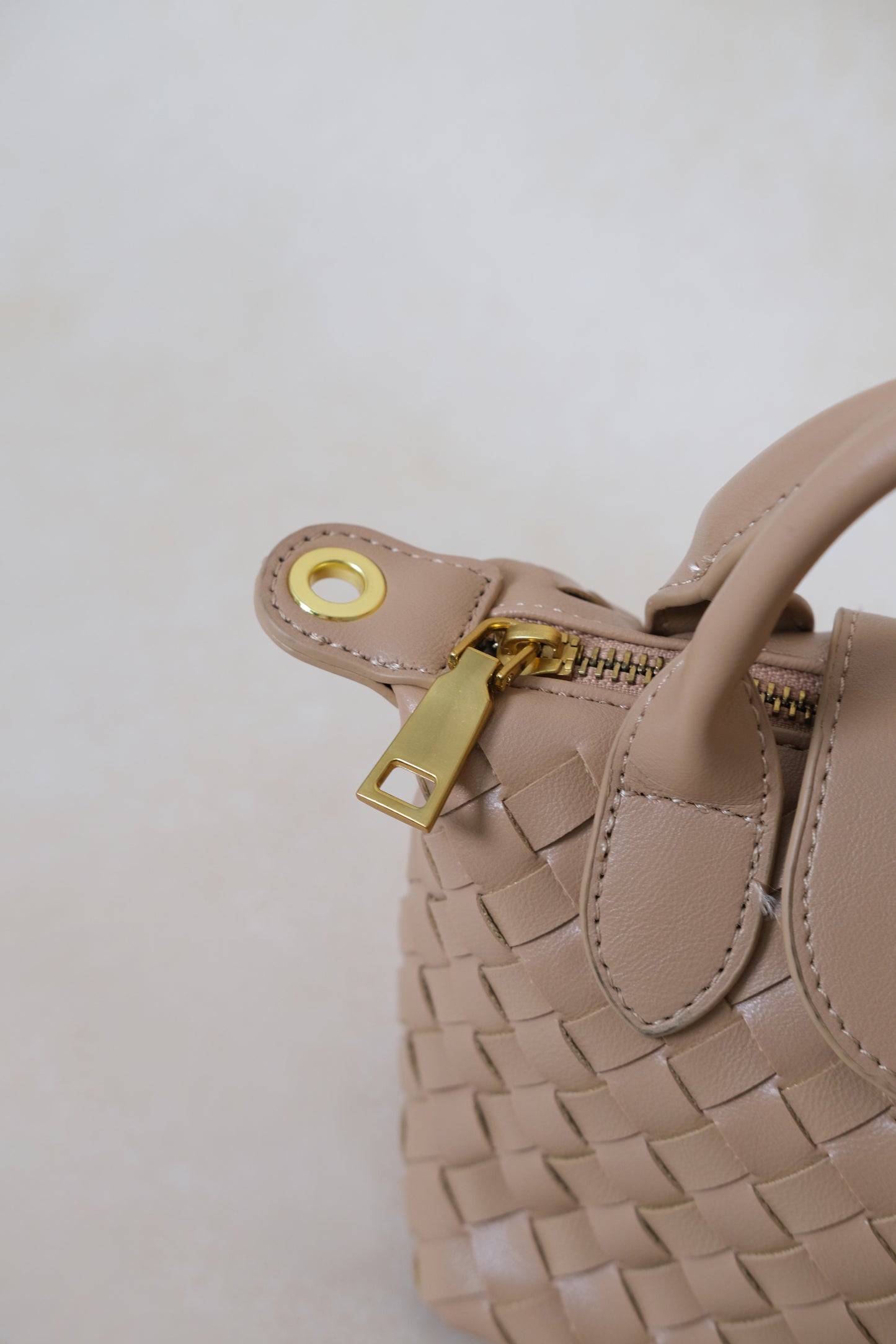 Artisan Véra Mini Carry Bag - Almond