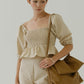 杏仁白方領泡泡袖上衣