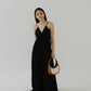 經典黑色 V 領袖背心連身裙