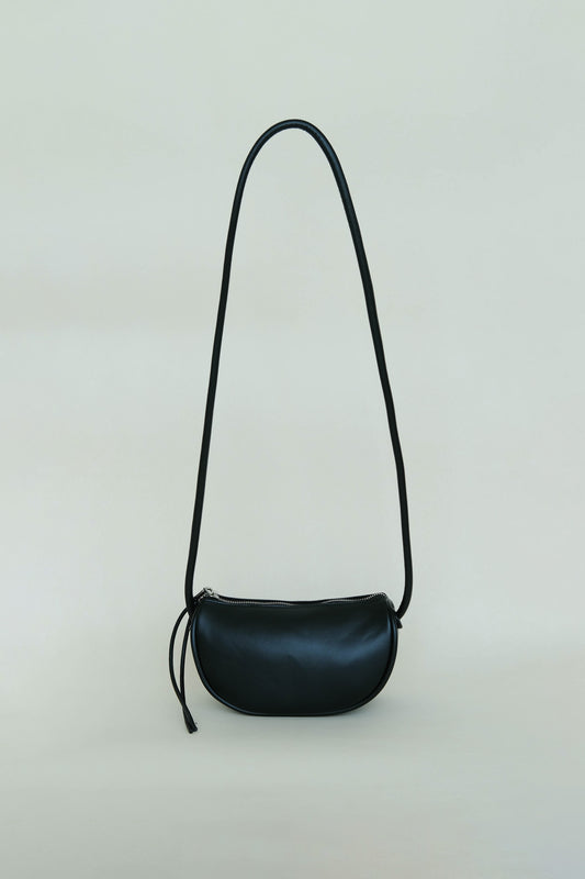 Half-moon saddle shoulder bag in classic black