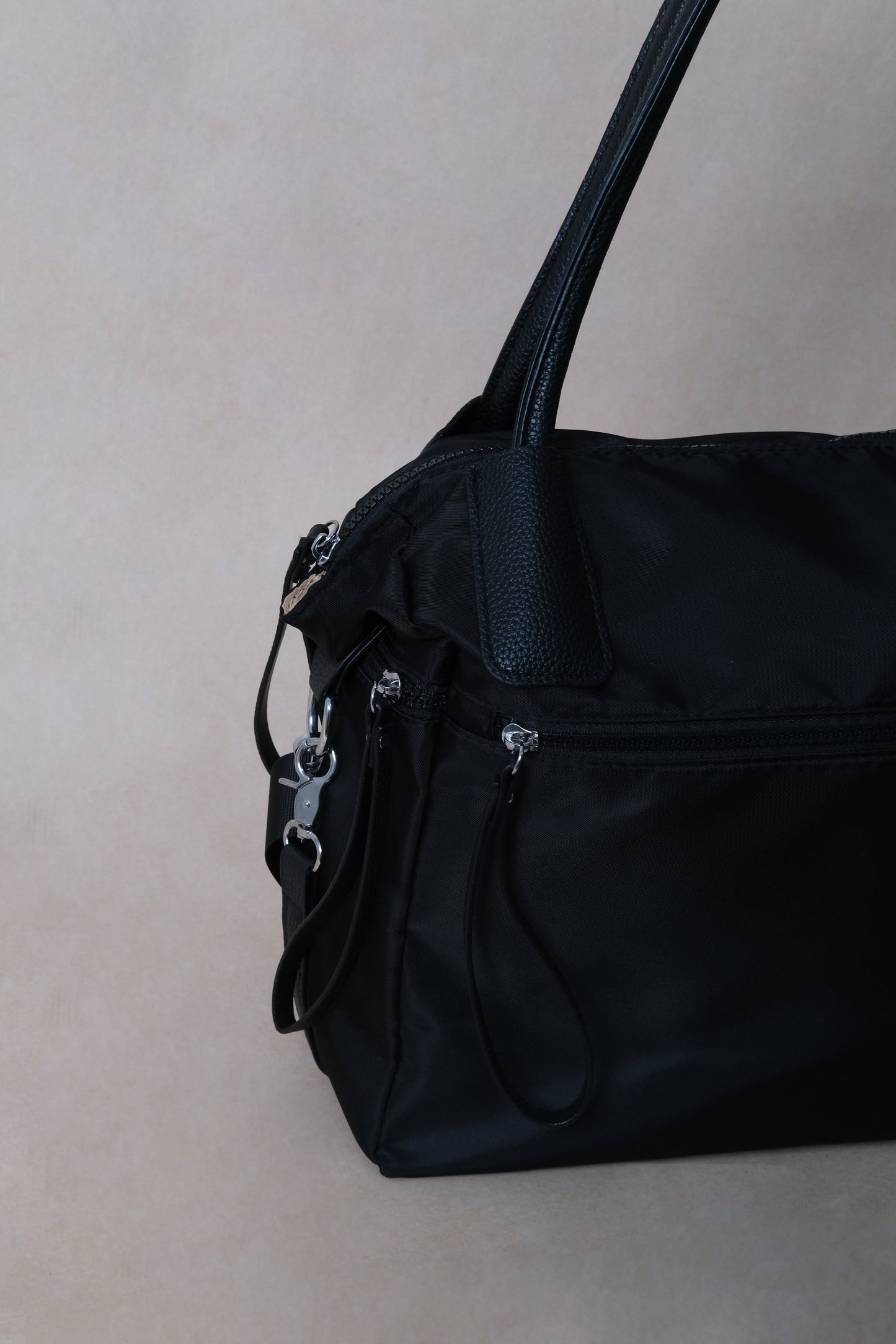 Classic Flow Crossbody Bag - Classic Black