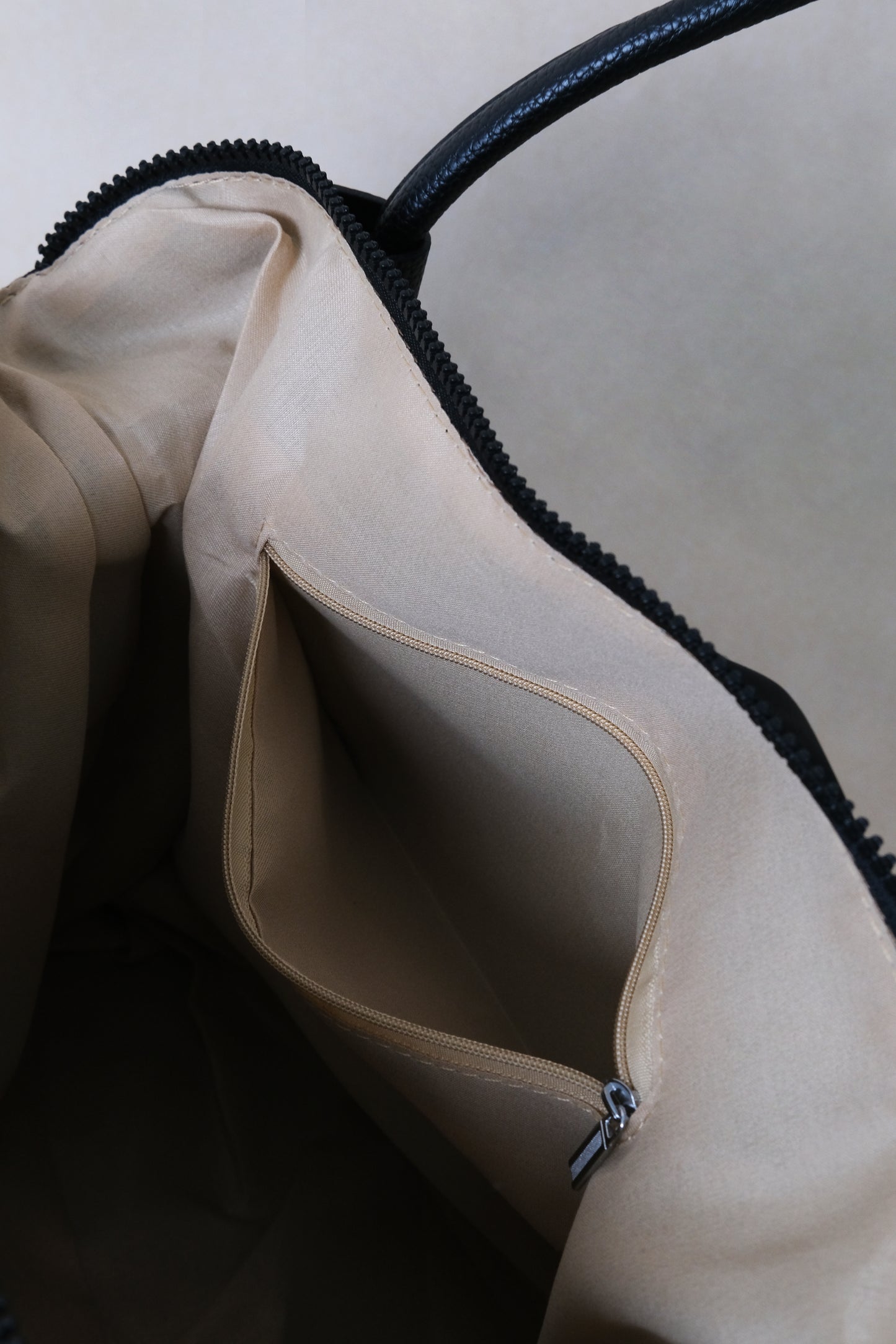 Classic Flow Crossbody Bag - Classic Black