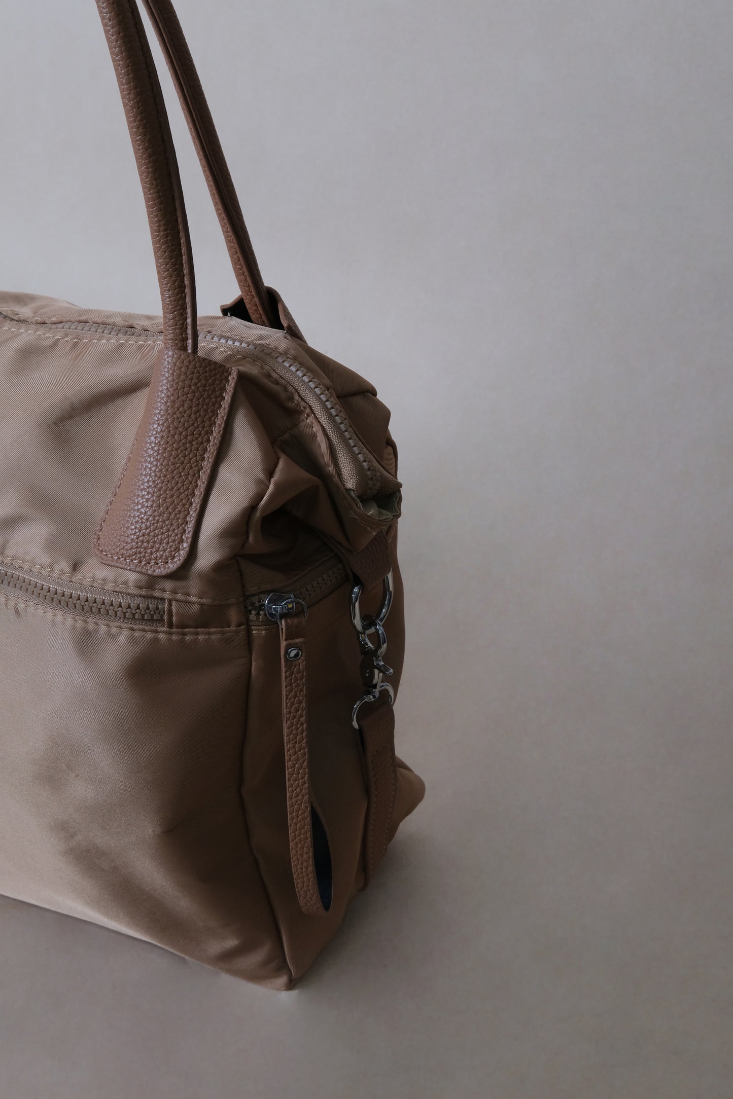Classic Flow Crossbody Bag - Khaki