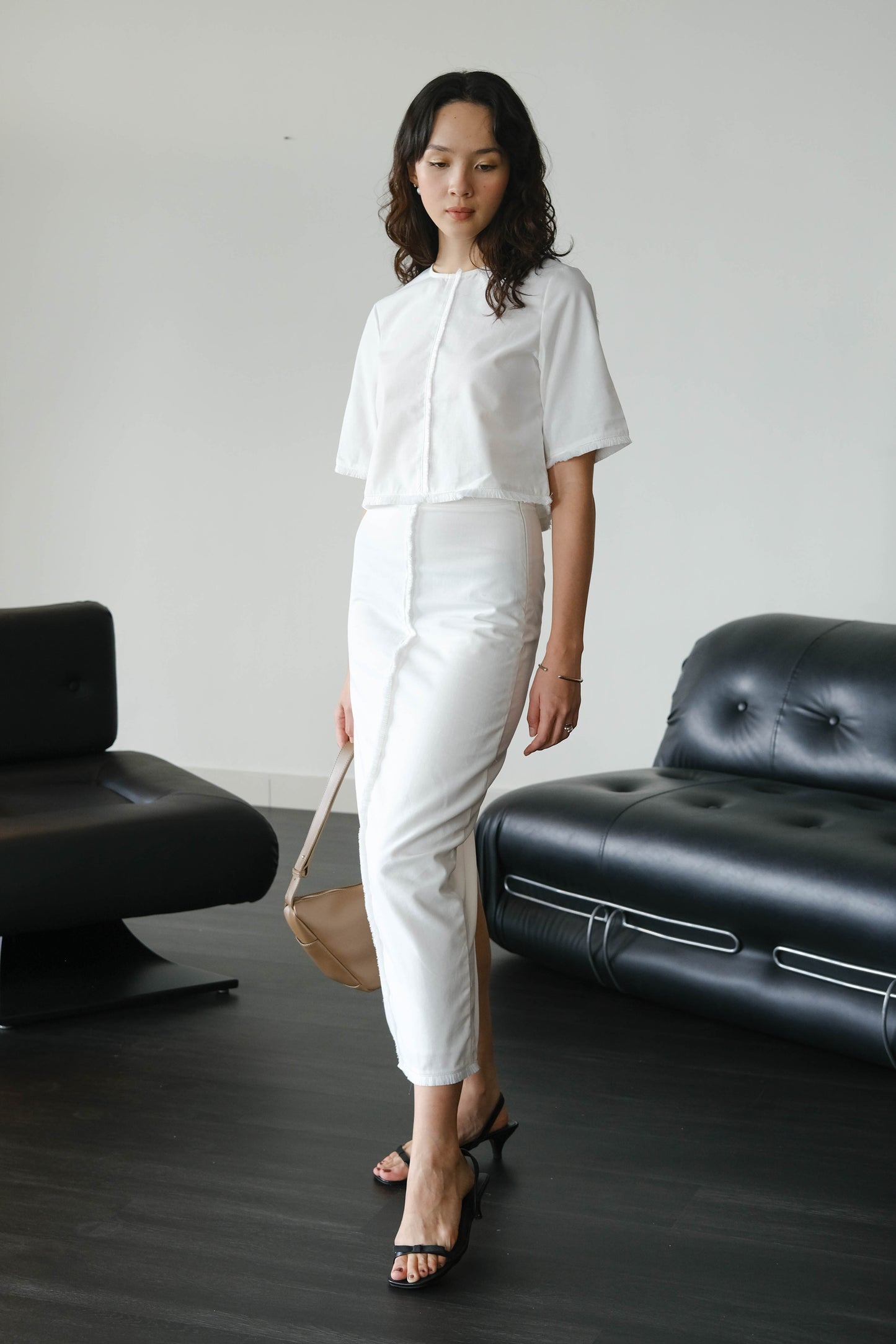 French white cotton top + Linen fringed short-sleeved straight skirt suit