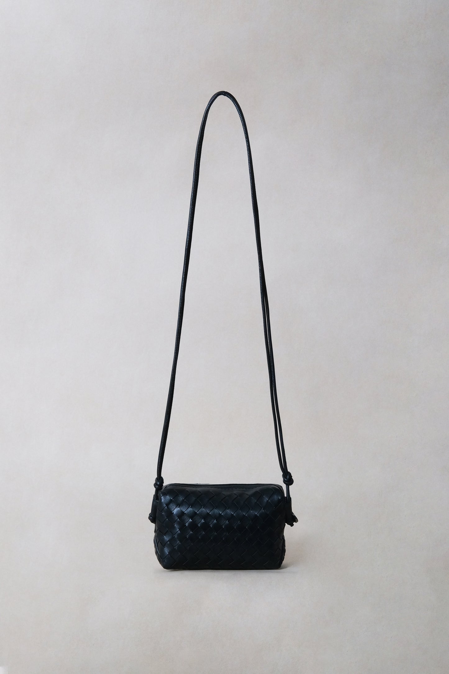 Artisan Elegance Box Bag - Shinny Black