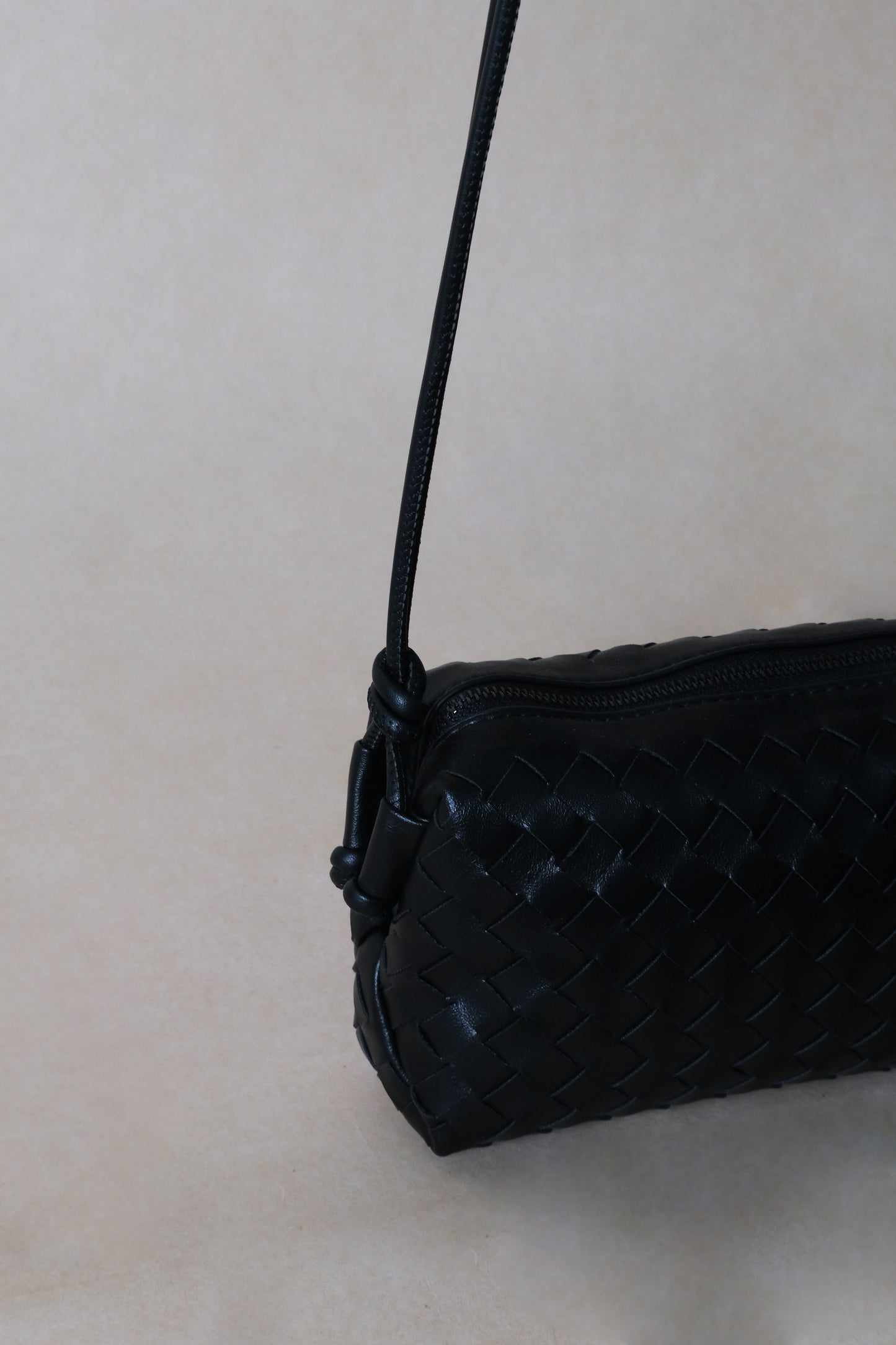 Artisan Elegance Box Bag - Shinny Black