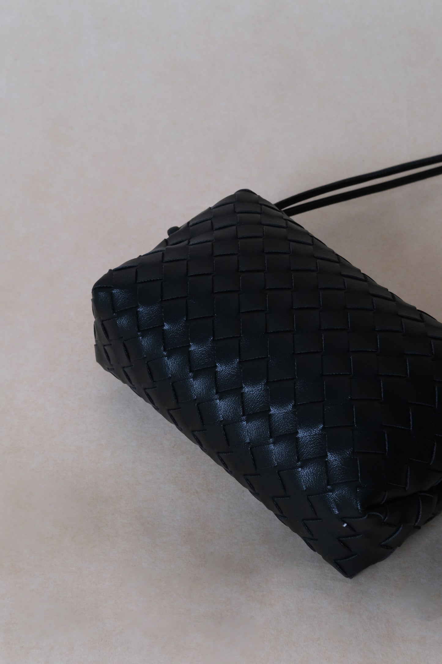Artisan Elegance Box Bag - Shinny Black