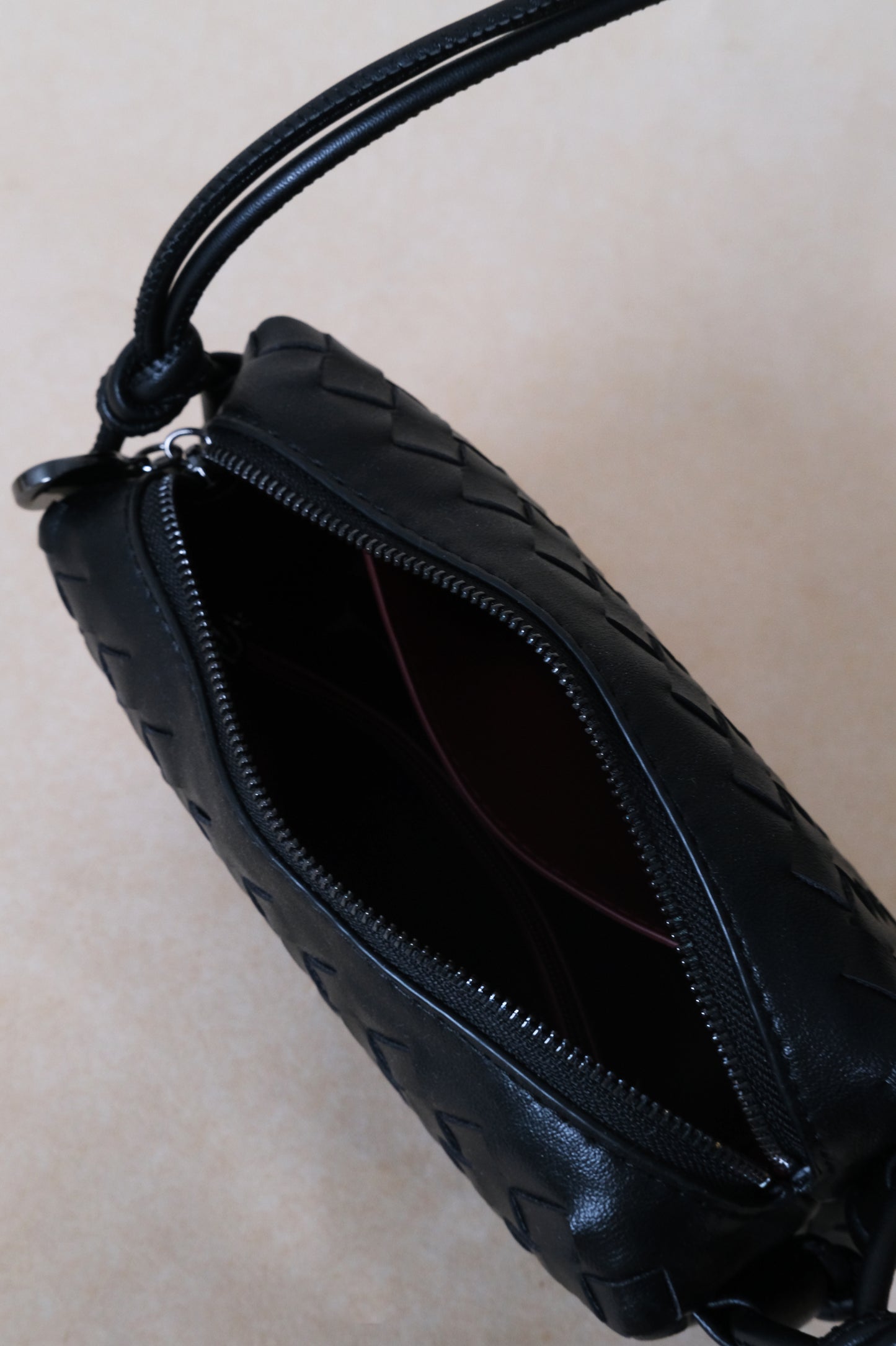 Artisan Elegance Box Bag - Shinny Black