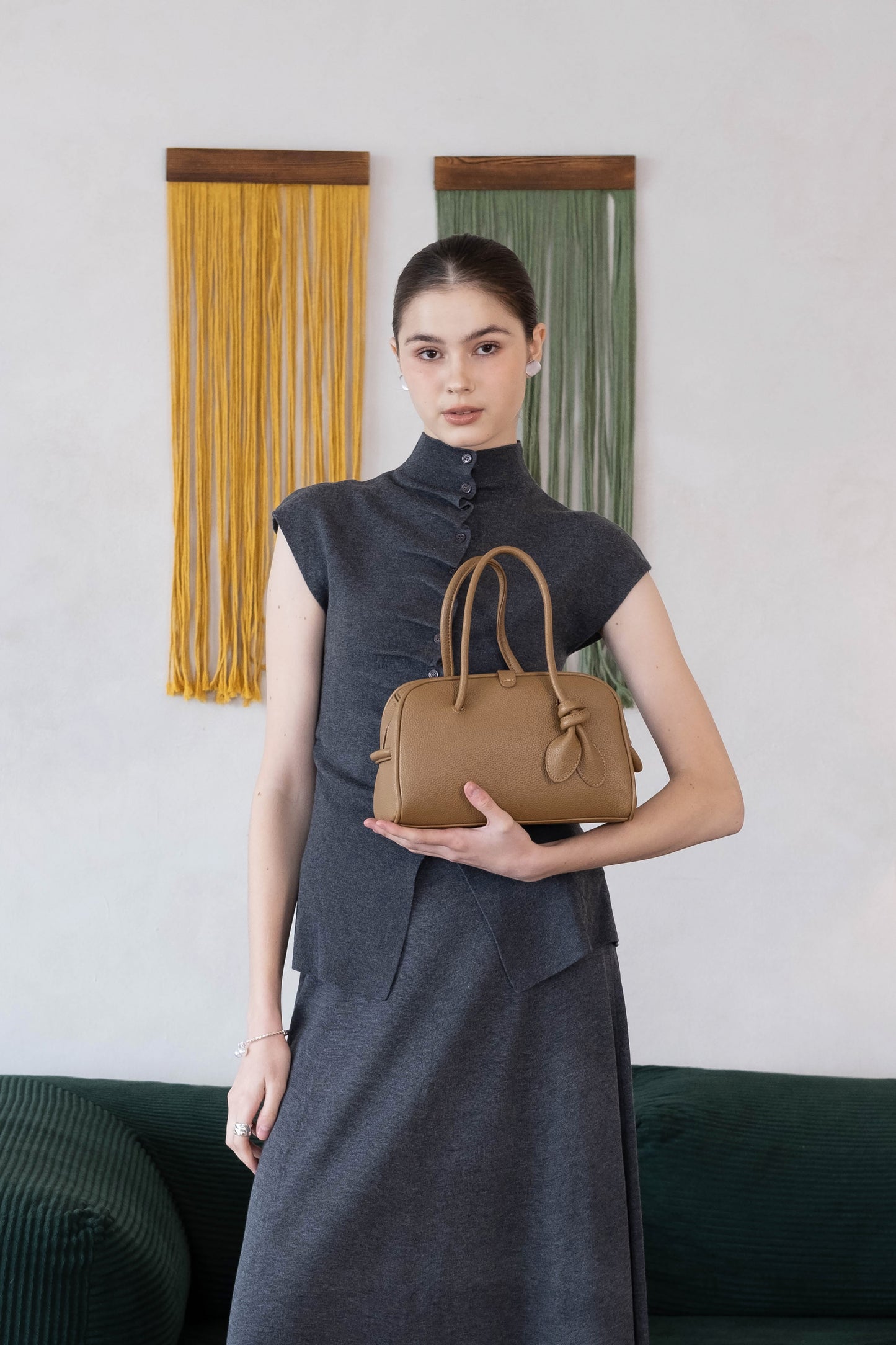 The Léonie Boston Bag - Khaki