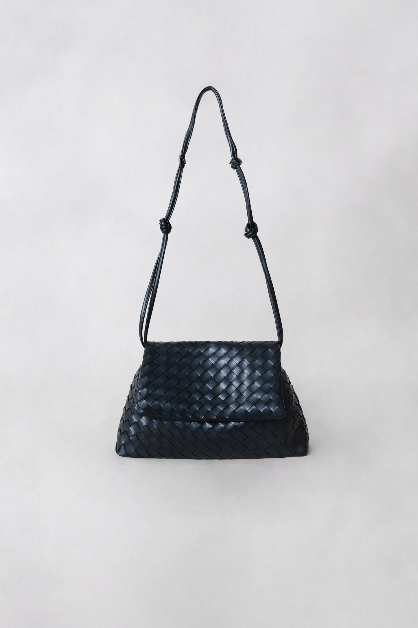 Artisan Classic Messenger Bag - Shinny Black