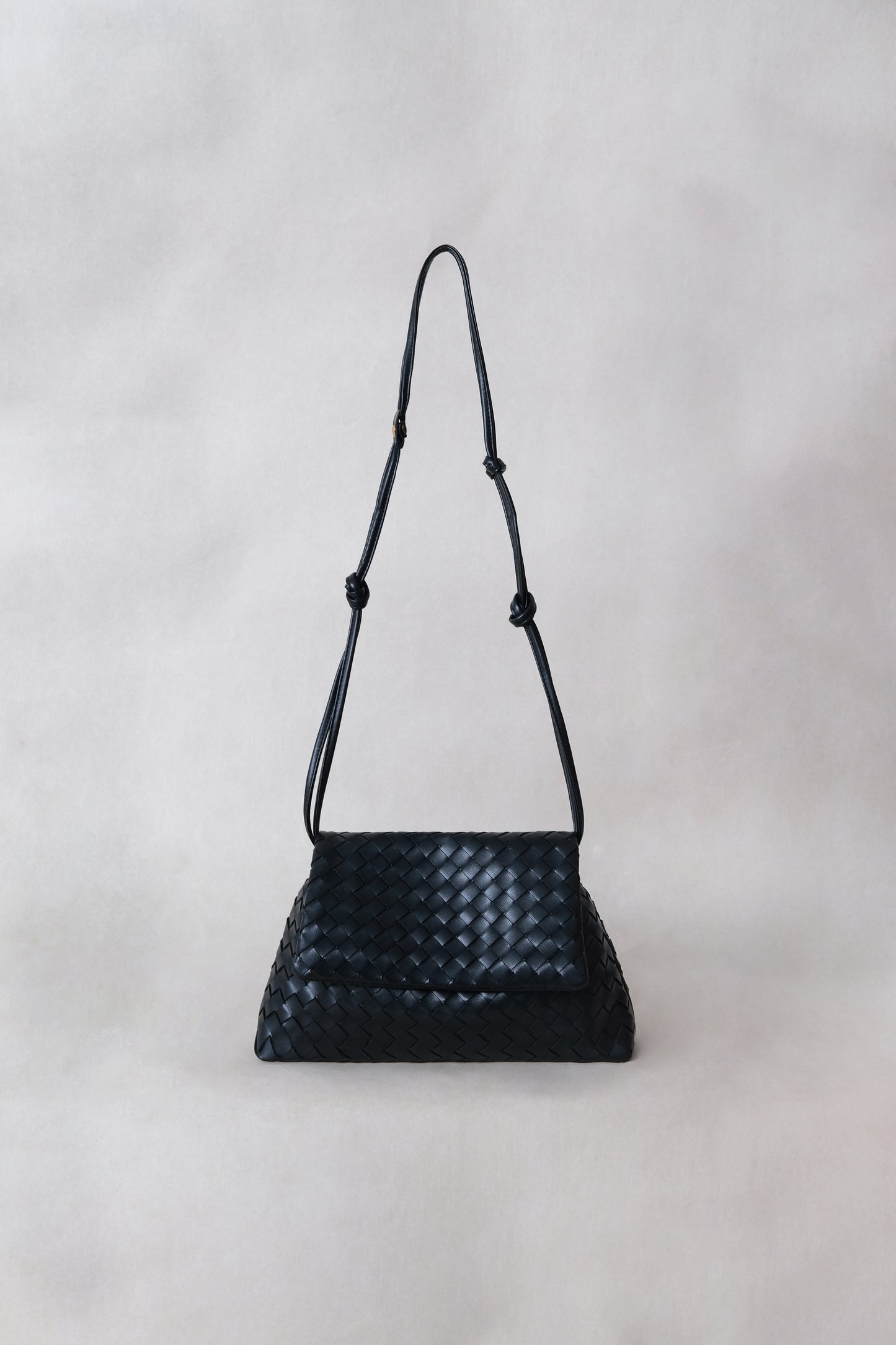 Artisan Classic Messenger Bag - Shinny Black