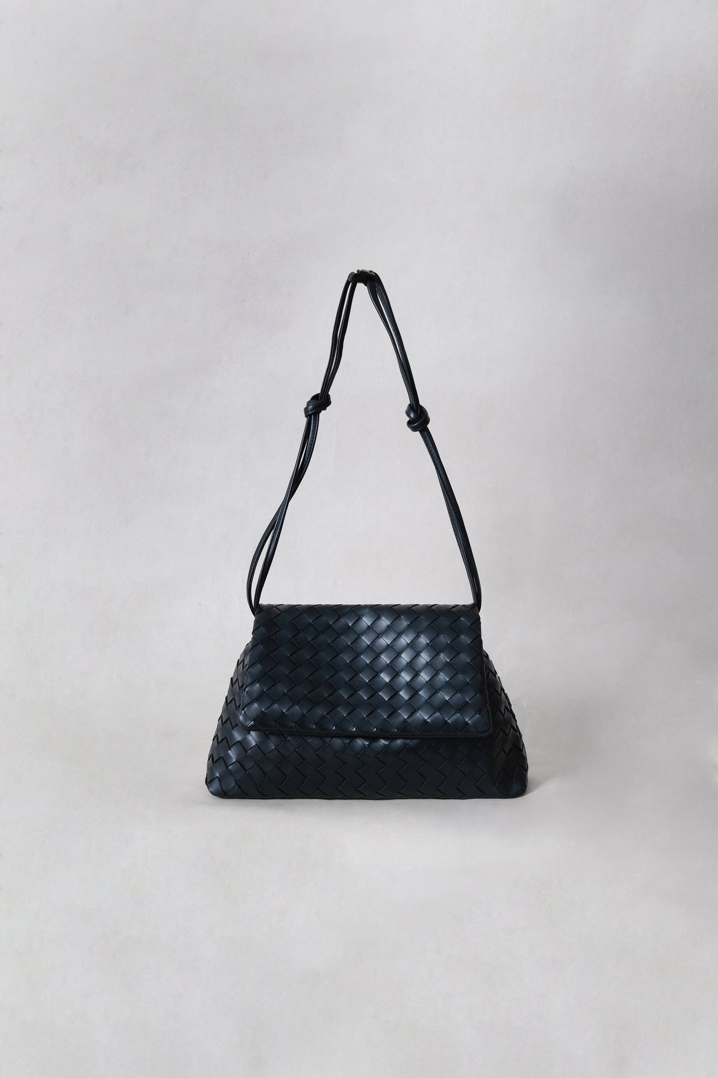 Artisan Classic Messenger Bag - Shinny Black