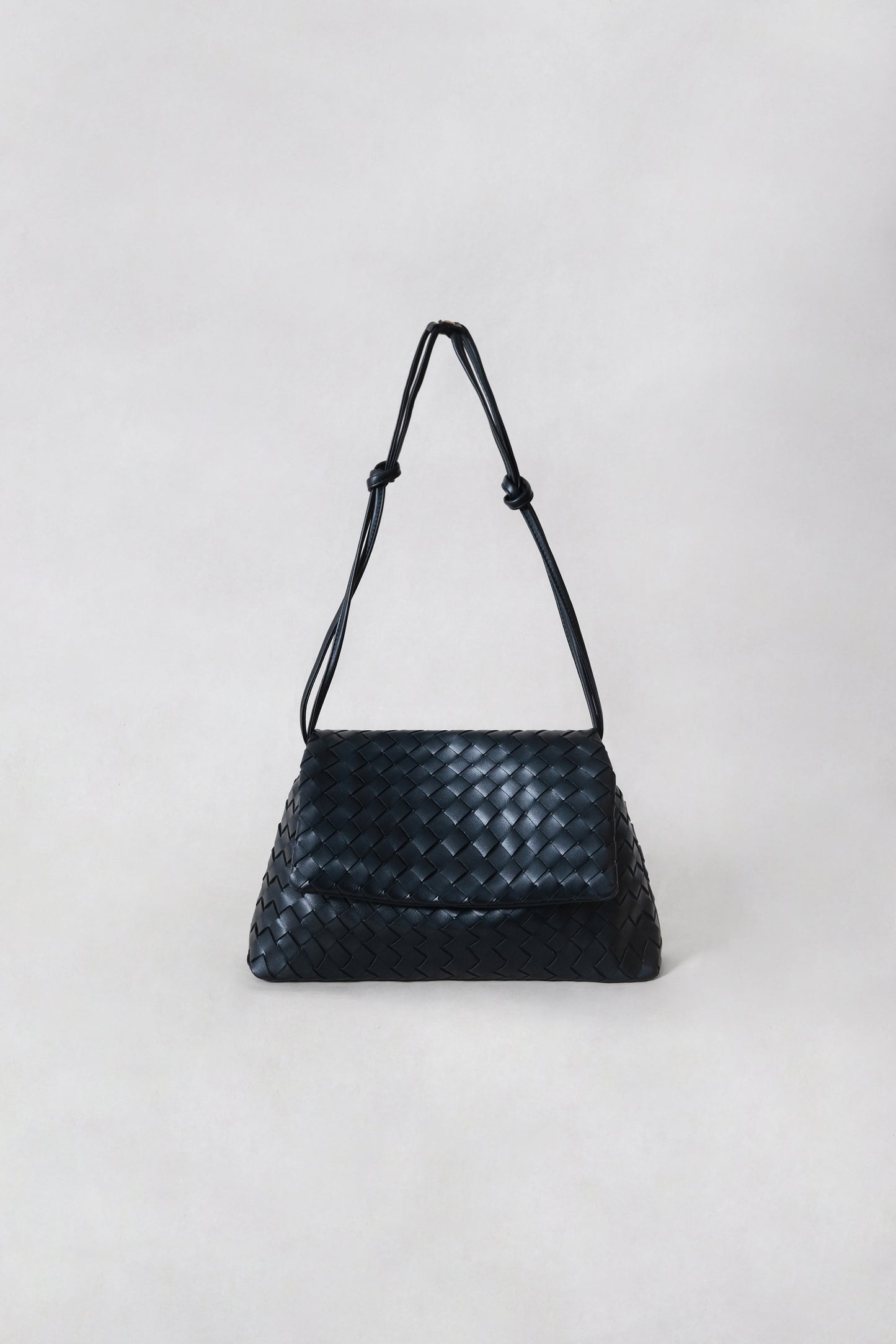 Artisan Classic Messenger Bag - Shinny Black
