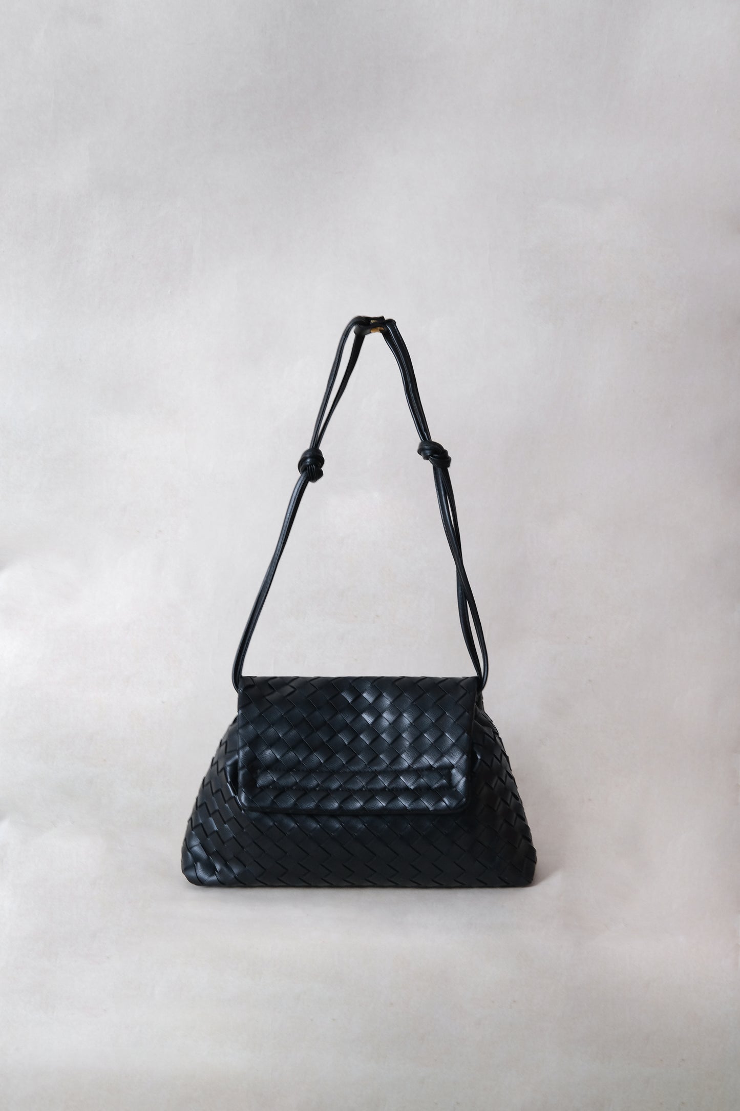 Artisan Classic Messenger Bag - Shinny Black