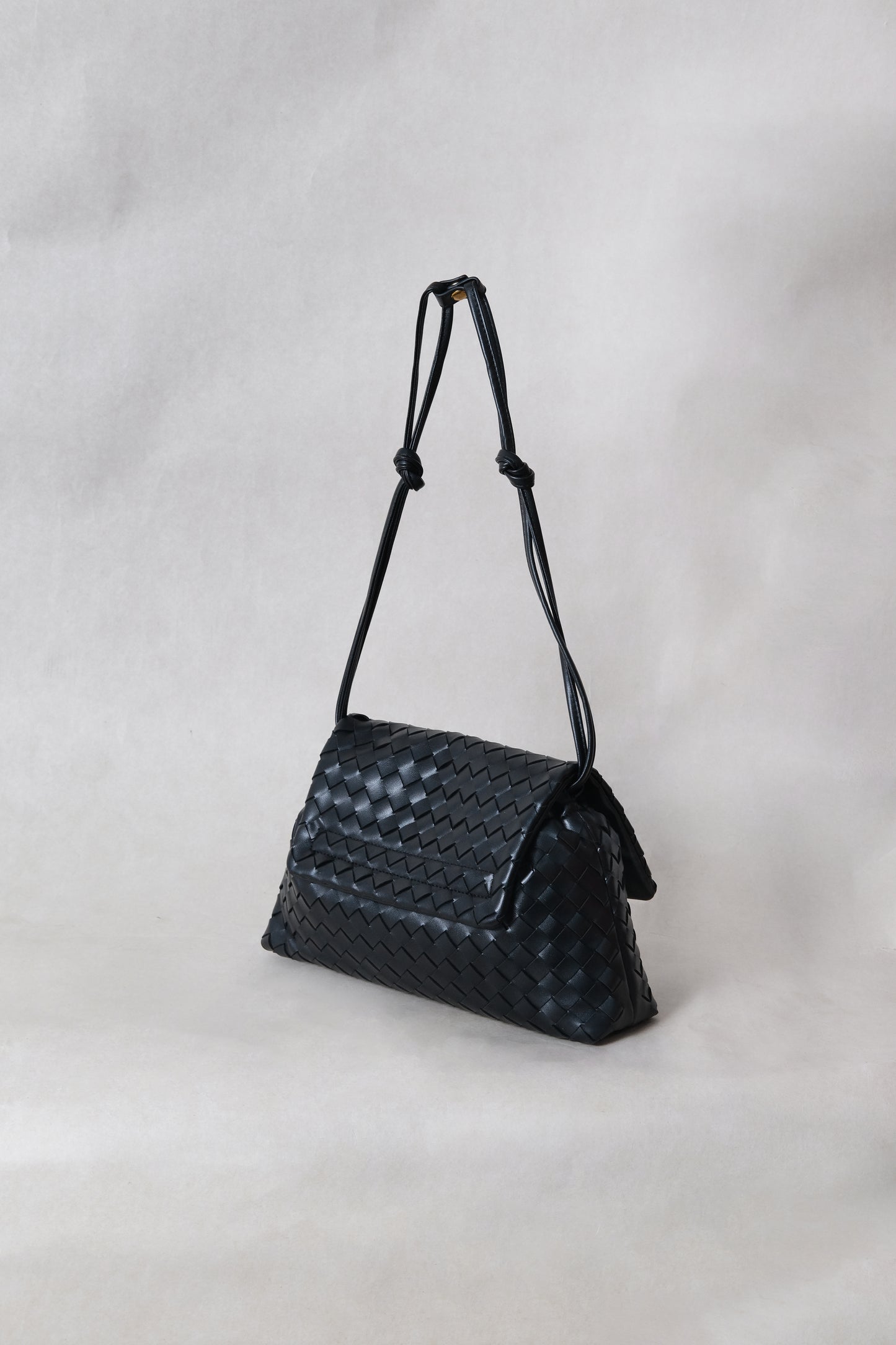 Artisan Classic Messenger Bag - Shinny Black
