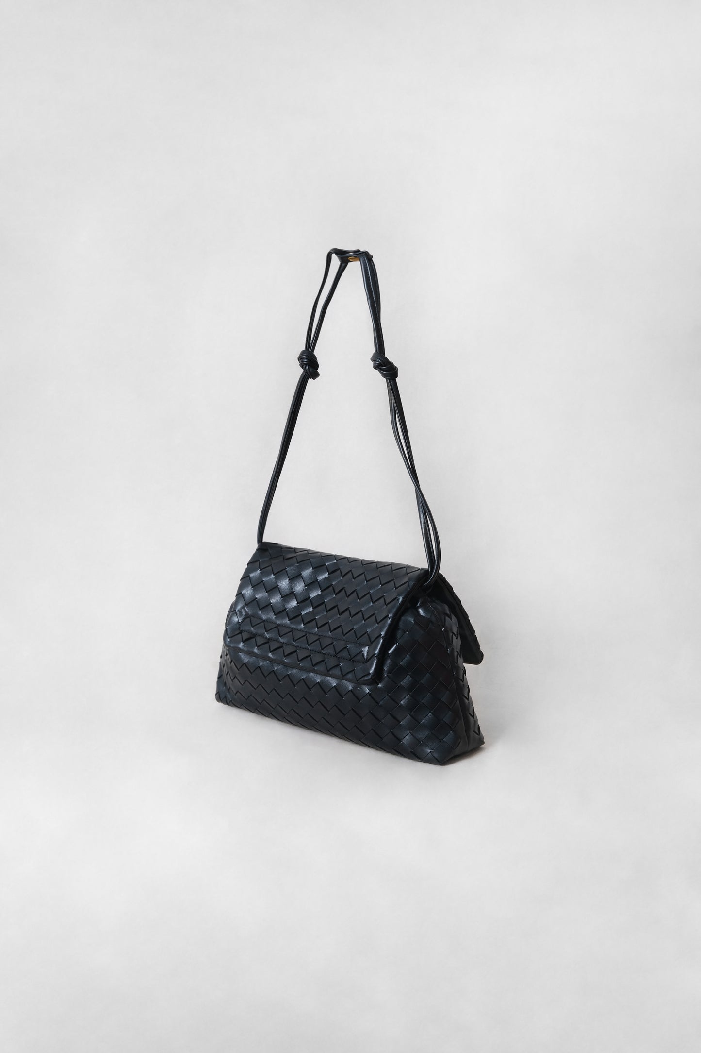 Artisan Classic Messenger Bag - Shinny Black