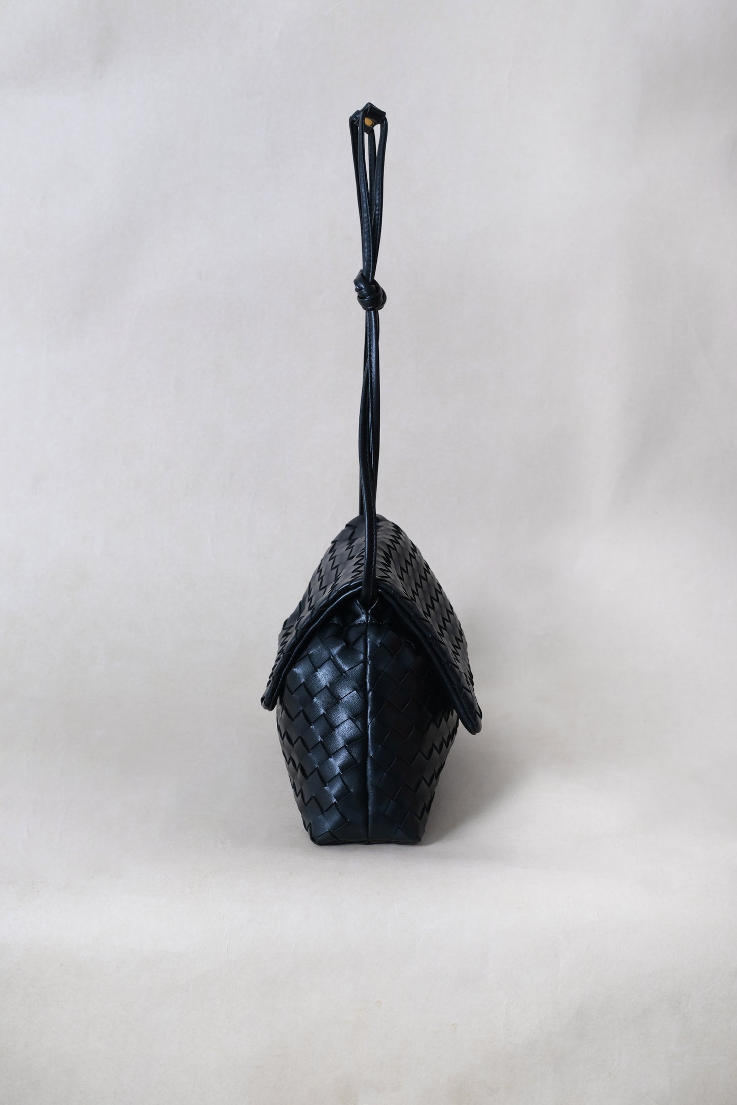 Artisan Classic Messenger Bag - Shinny Black
