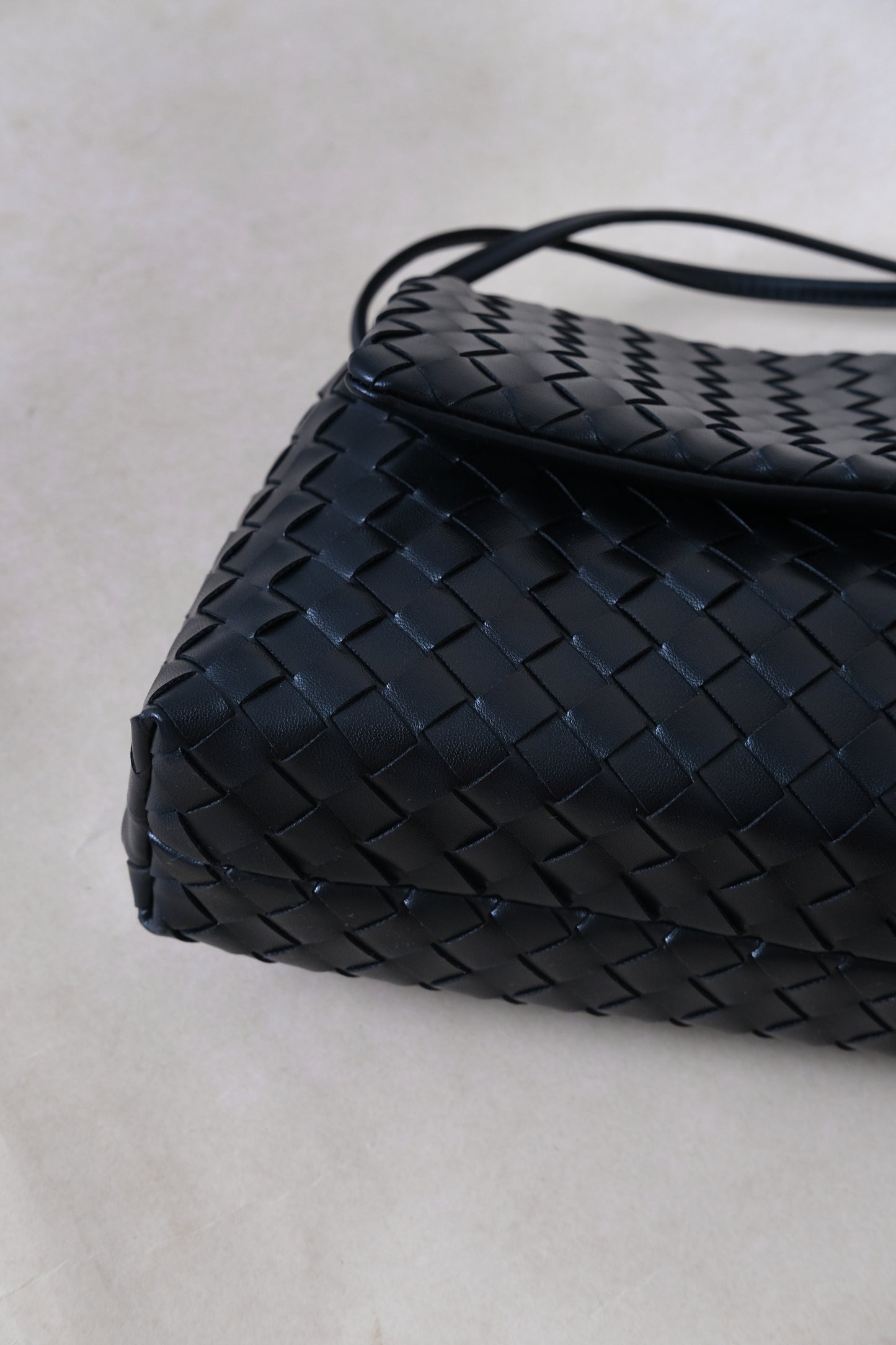 Artisan Classic Messenger Bag - Shinny Black