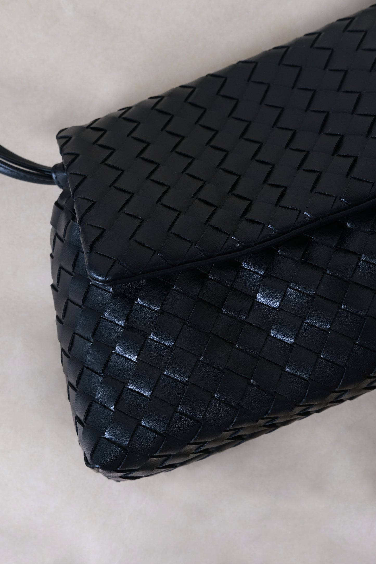 Artisan Classic Messenger Bag - Shinny Black