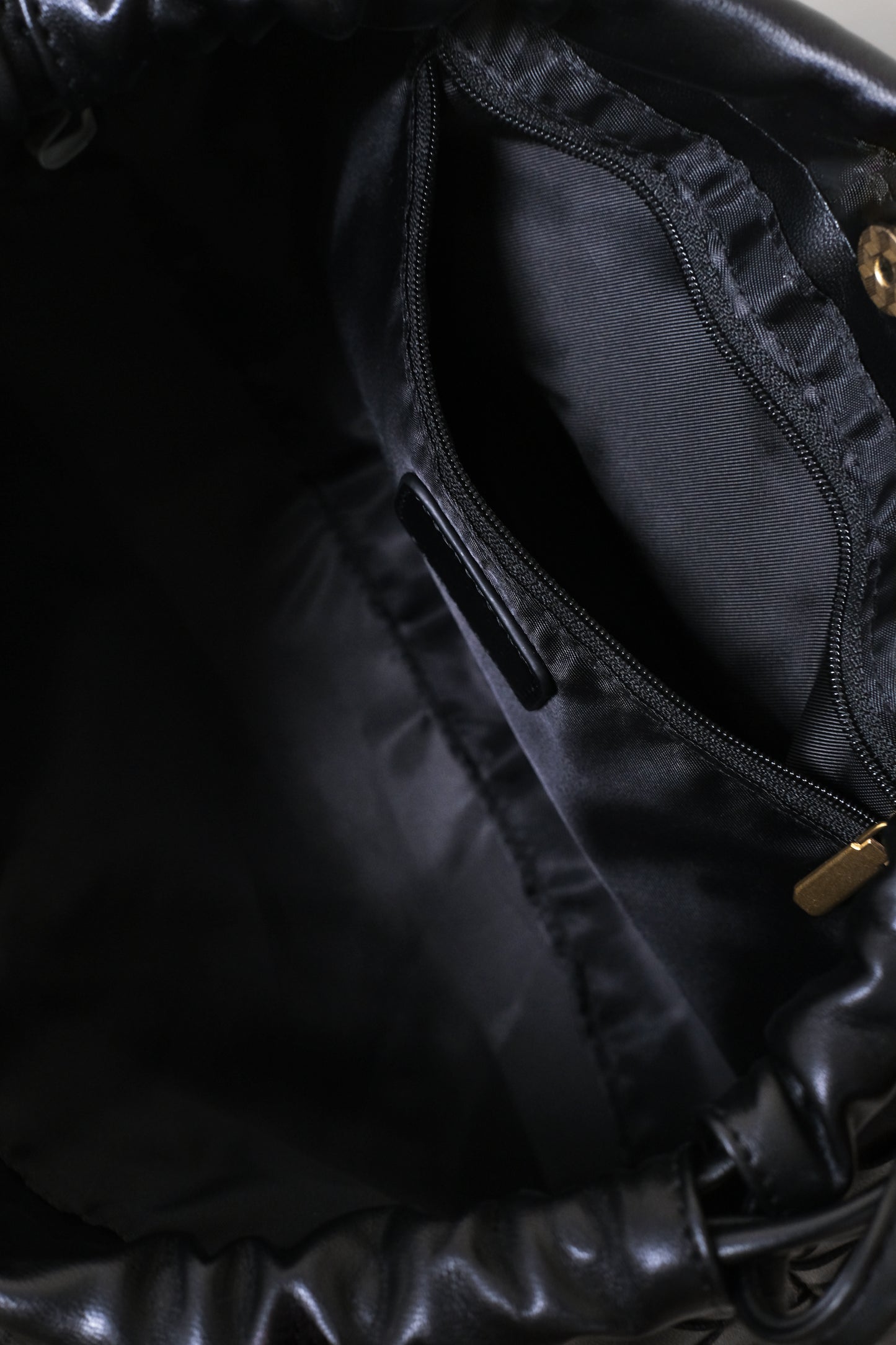 Artisan Classic Messenger Bag - Shinny Black