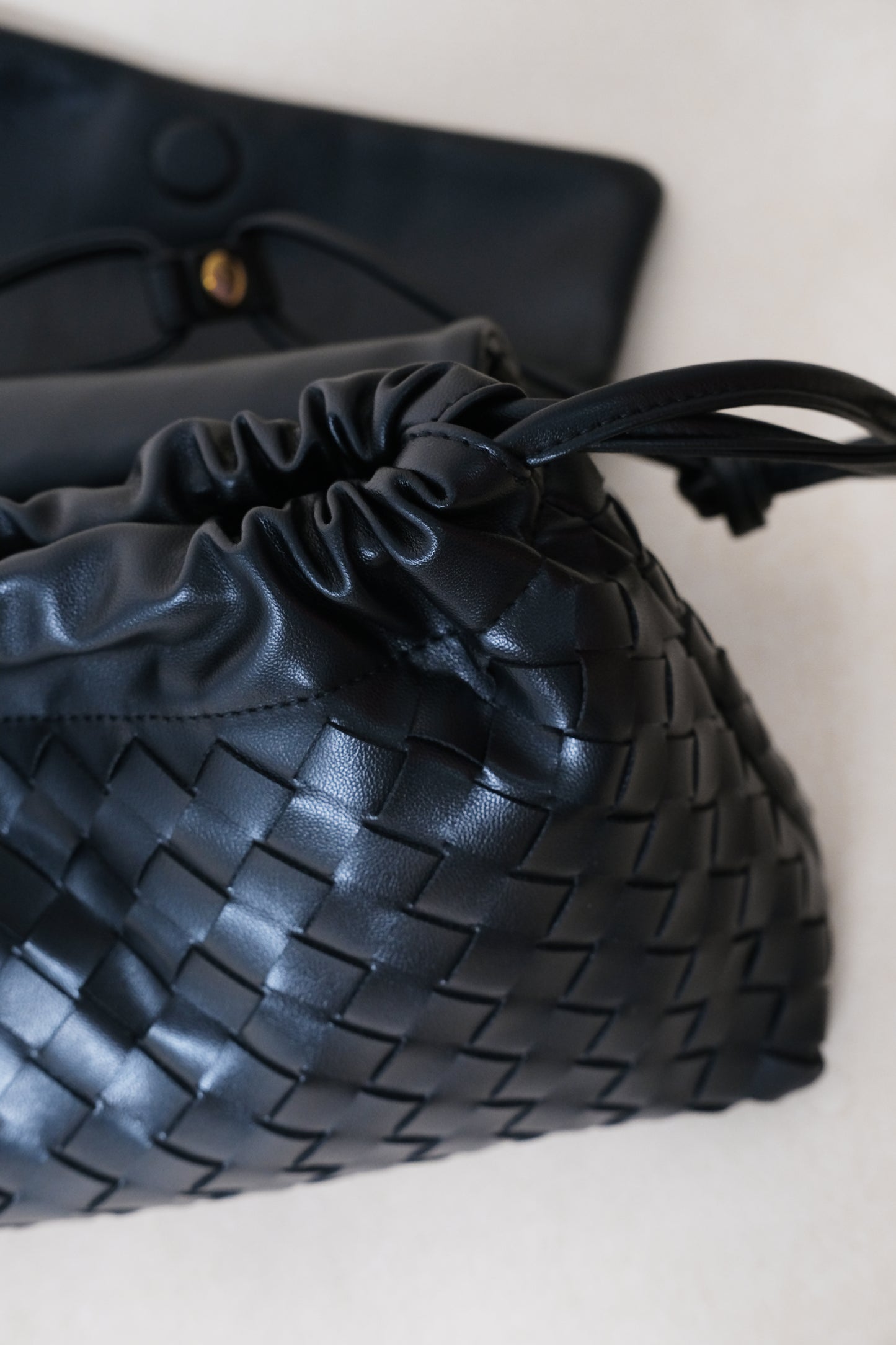 Artisan Classic Messenger Bag - Shinny Black