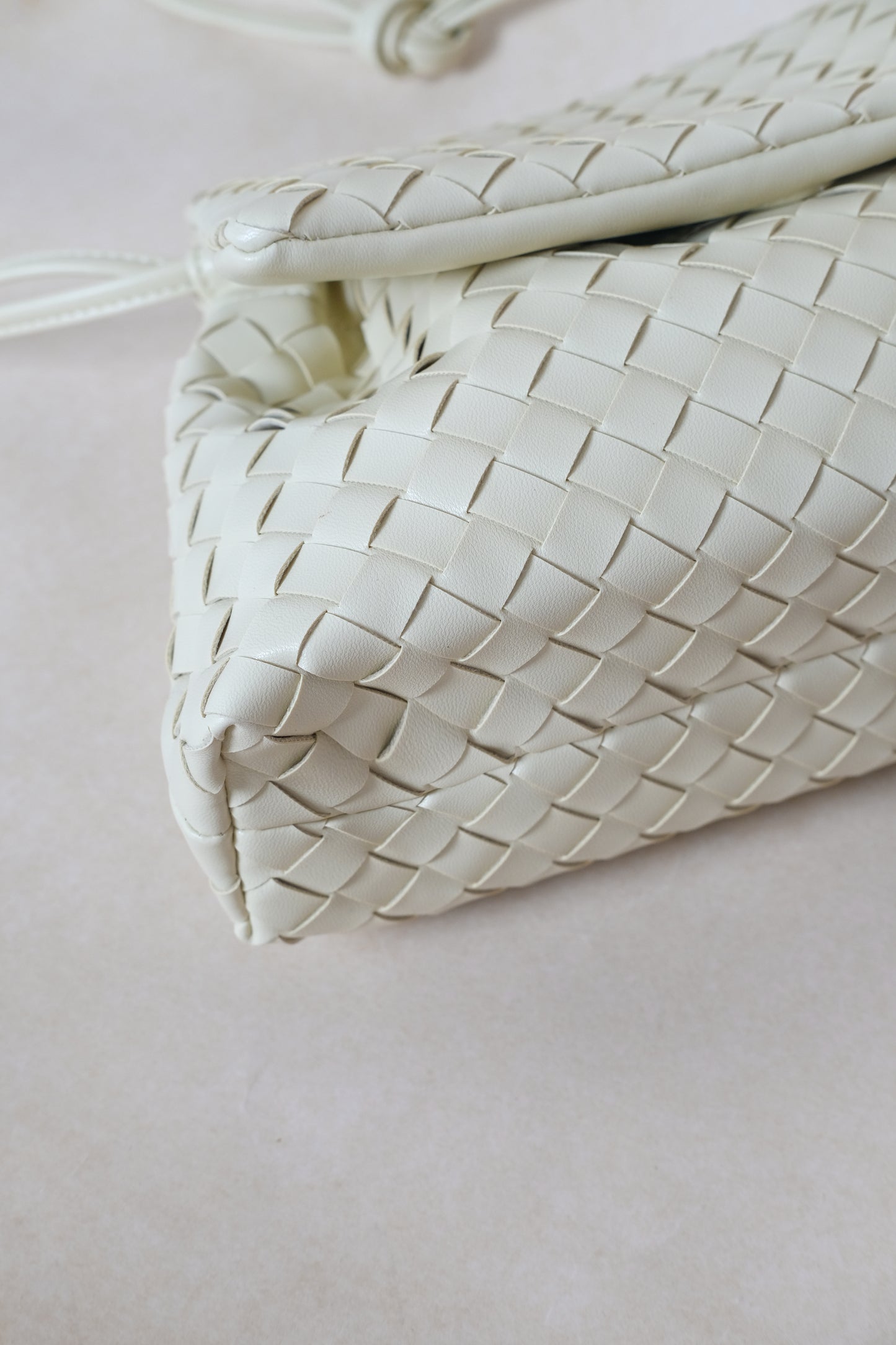 Artisan Classic Messenger Bag - Cream Yellow
