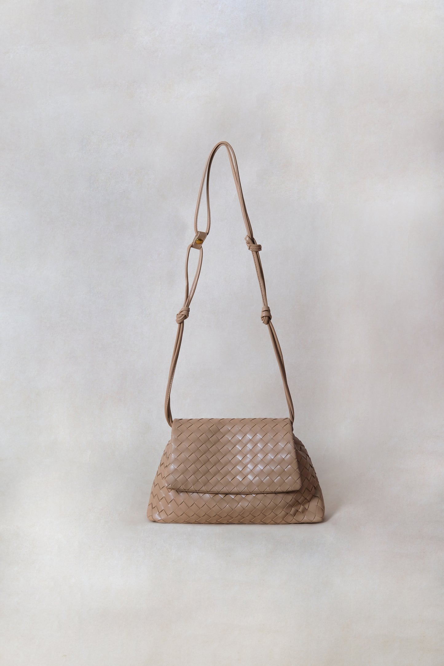 Artisan Classic Messenger Bag - Almond