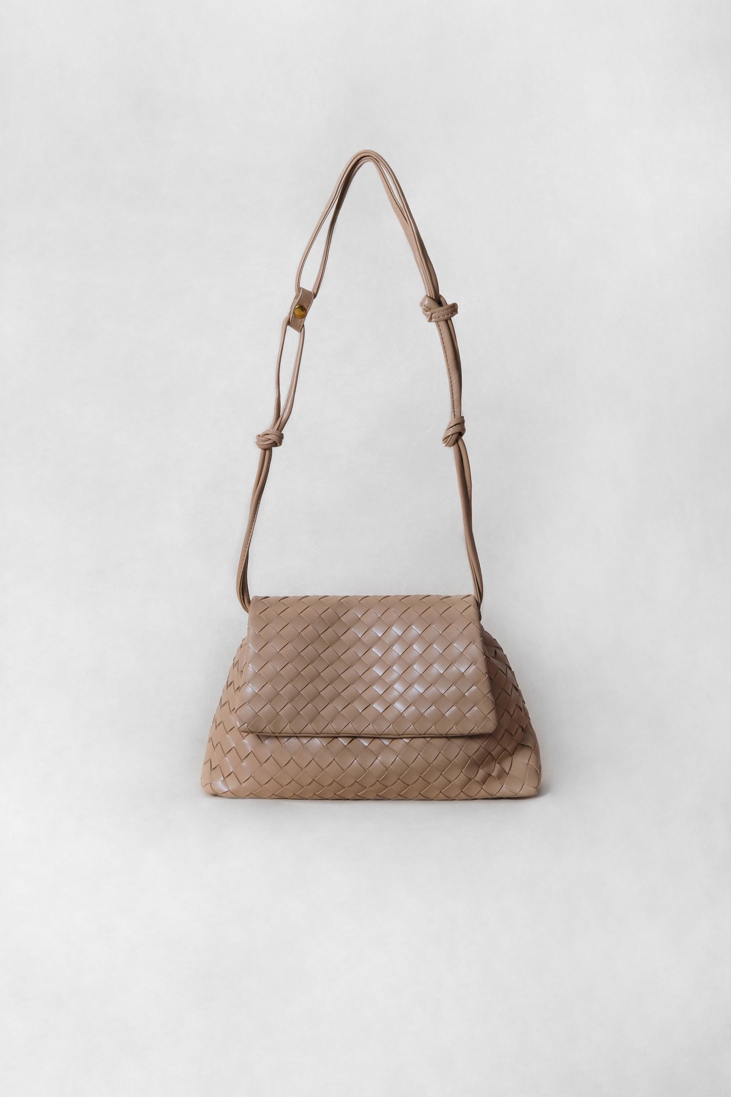 Artisan Classic Messenger Bag - Almond