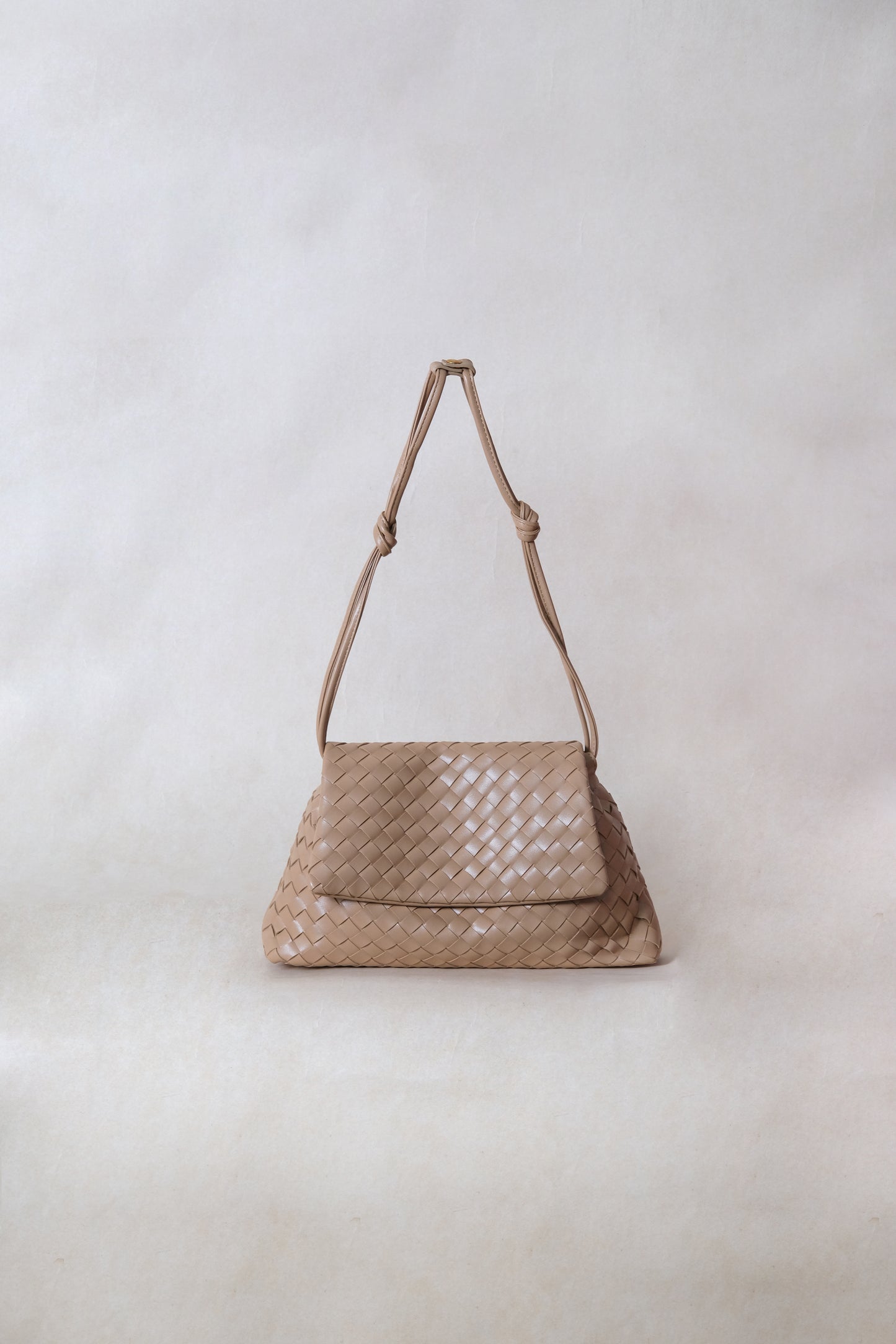 Artisan Classic Messenger Bag - Almond