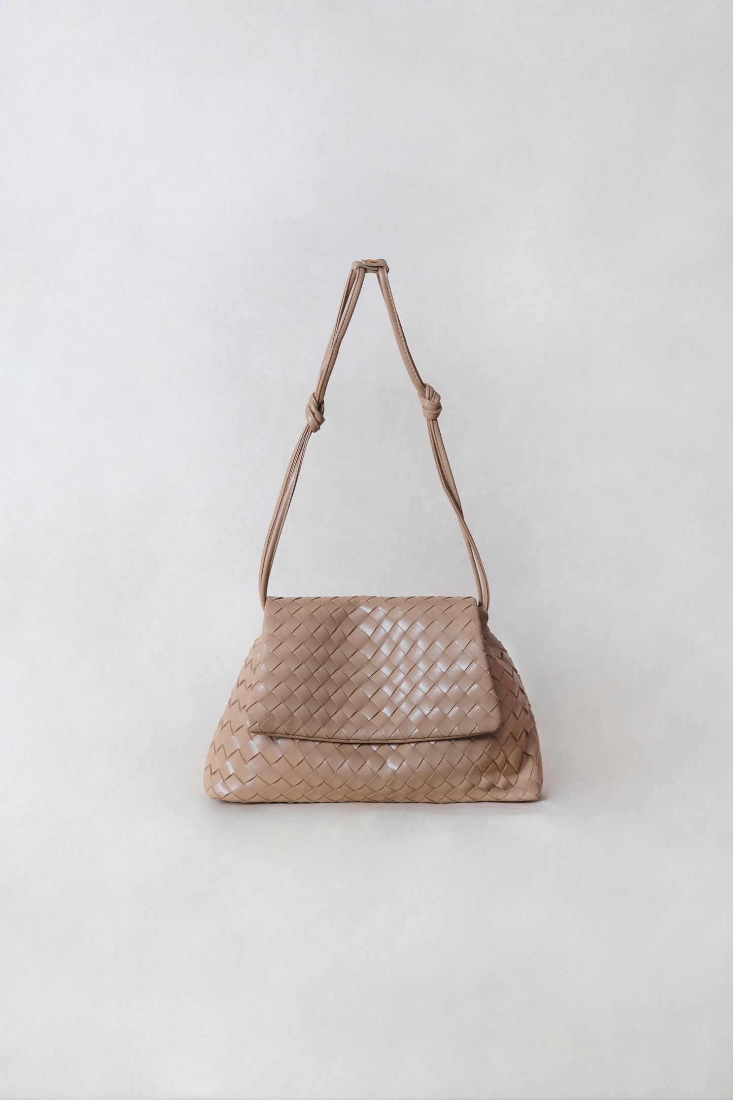 Artisan Classic Messenger Bag - Almond