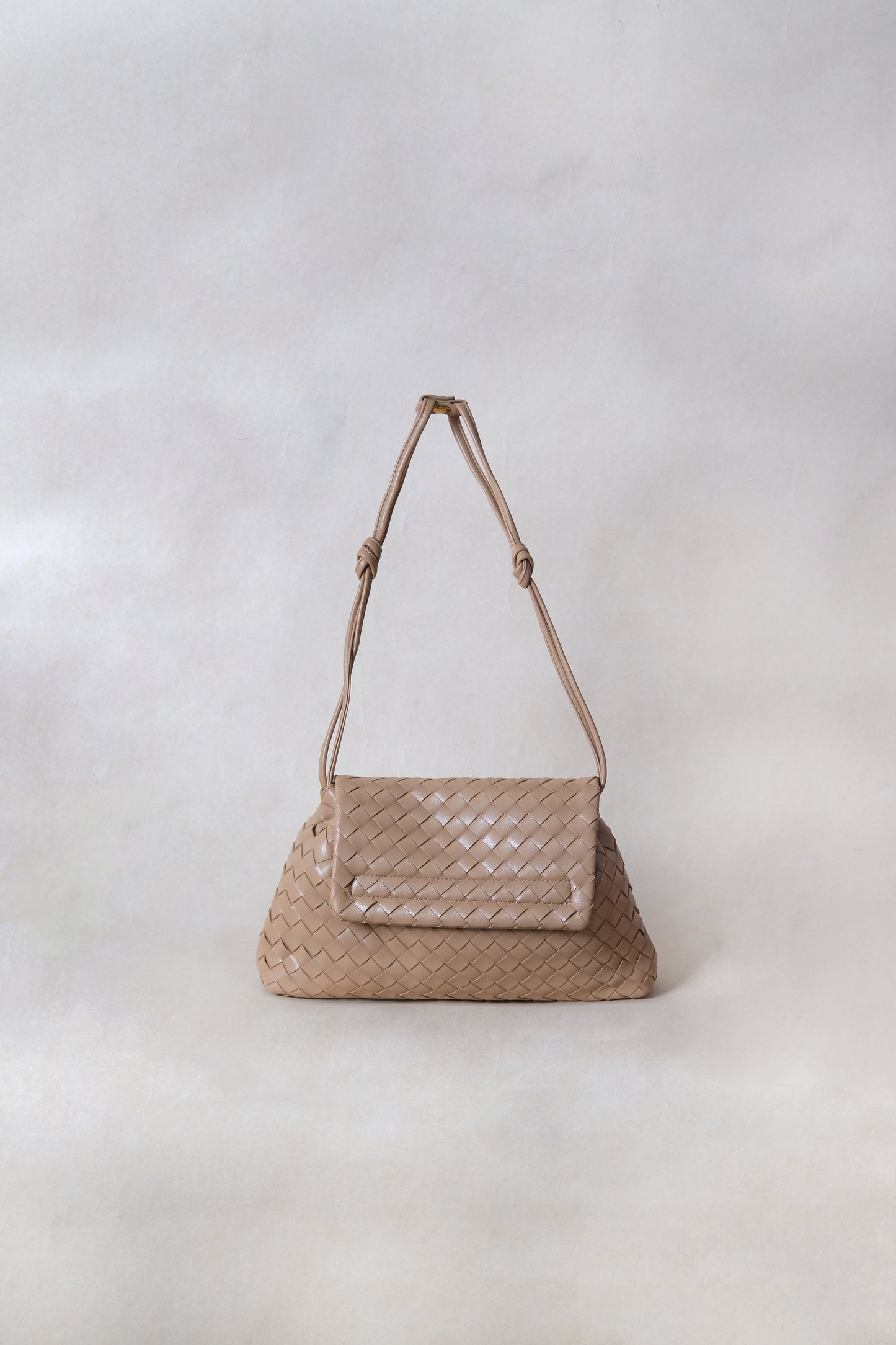 Artisan Classic Messenger Bag - Almond